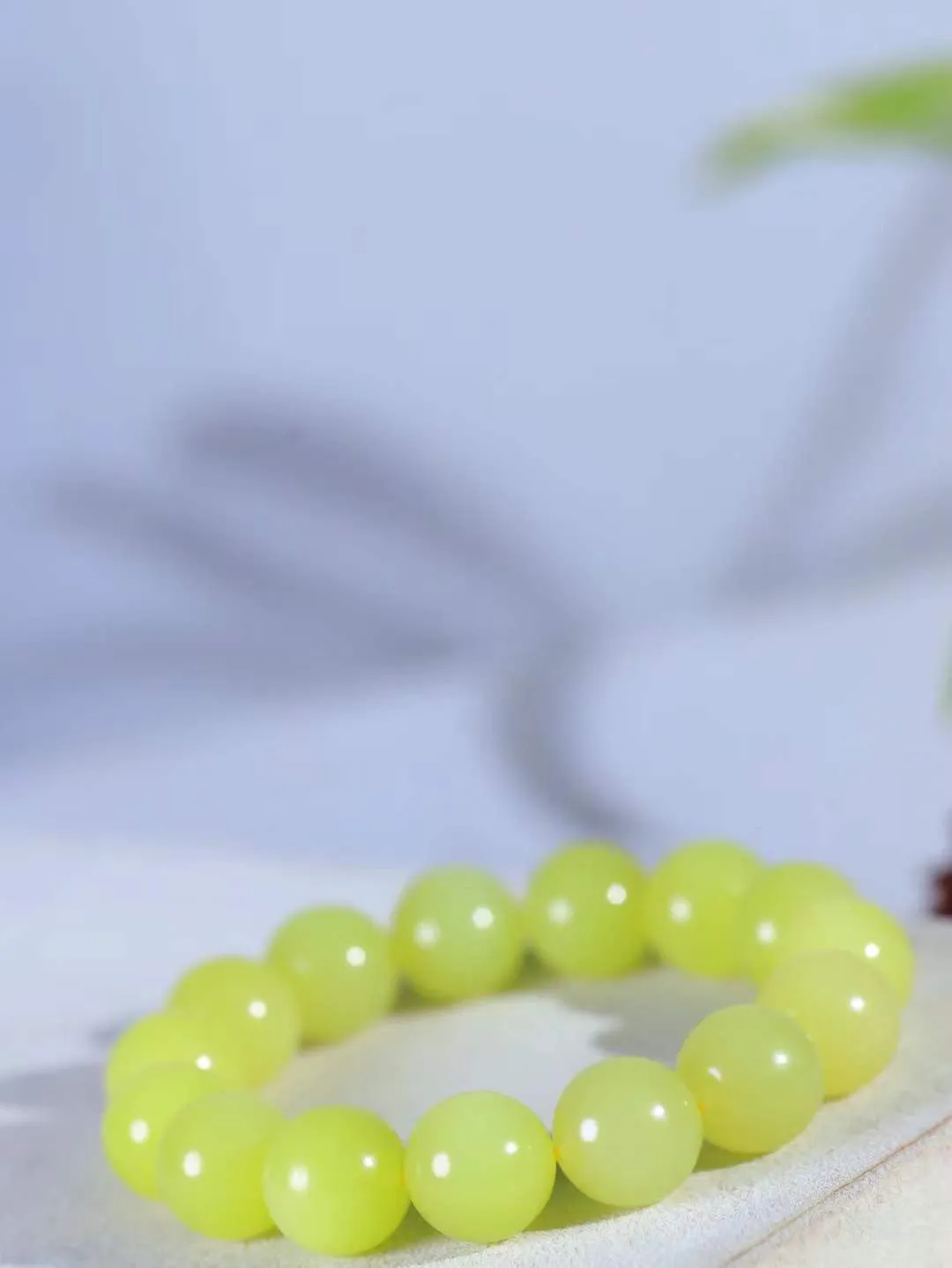 【珠圆玉润.手串】

精品️和田玉黄口珠圆玉润手串 玉质温润细腻  整串打磨圆润，佩戴舒适。珠珠落玉盘，间关莺语花底滑，一生美好时光，无论身在何处，都有它相伴相守。事事顺遂，幸福美满，吉祥如意。重64.6克 尺寸取一14mm  FDA-22102737