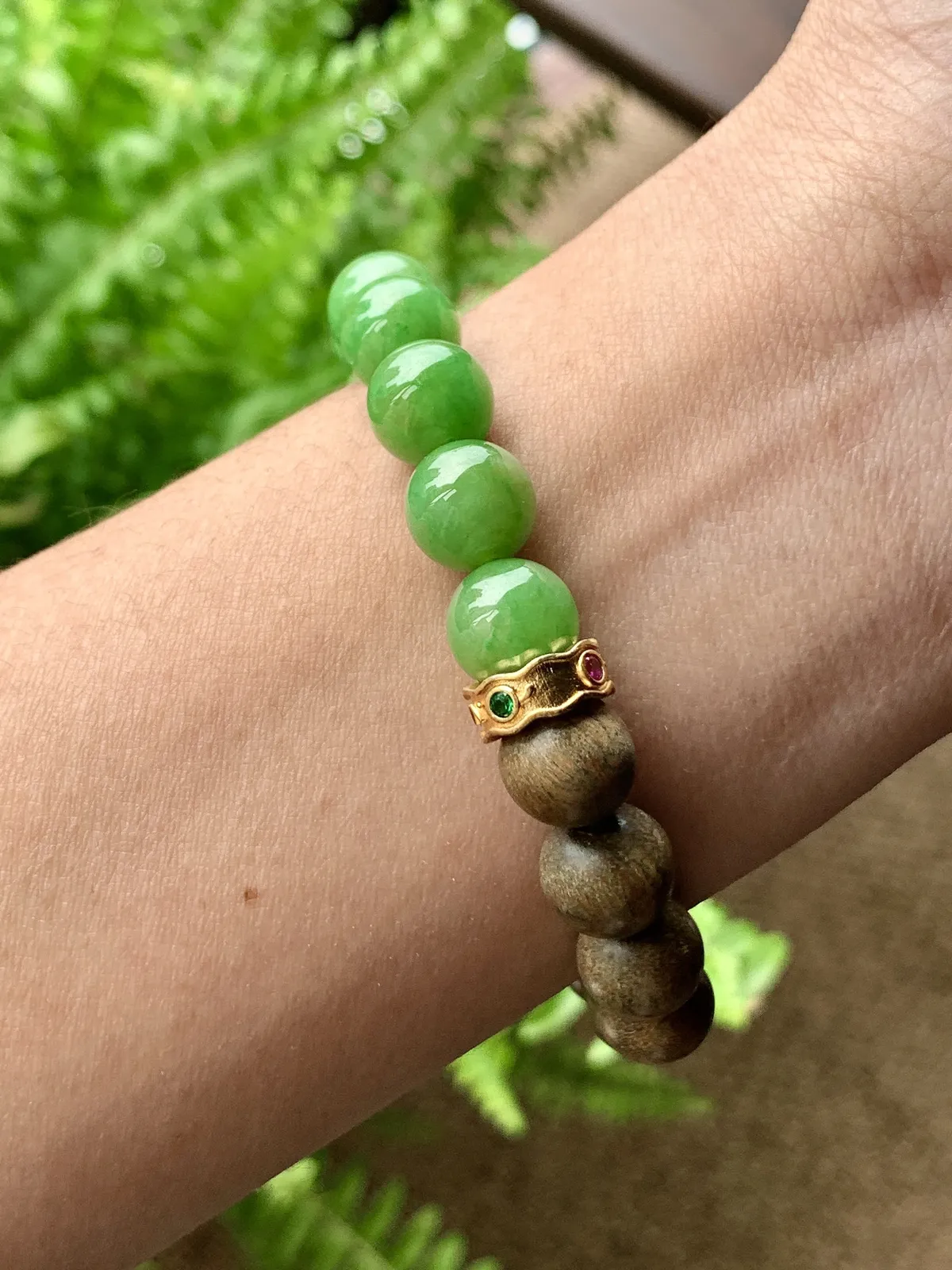 阳绿手串圆珠子手串木珠手串
裸石 性价比高  
尺寸：9.7