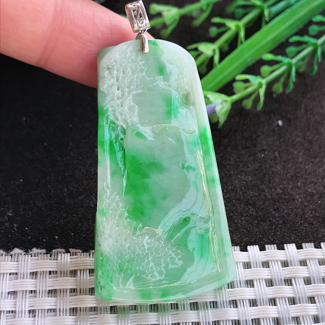 实拍A货翡翠52.8/29/7老坑18k金镶嵌飘阳绿山水牌吊坠翡翠玉牌挂件