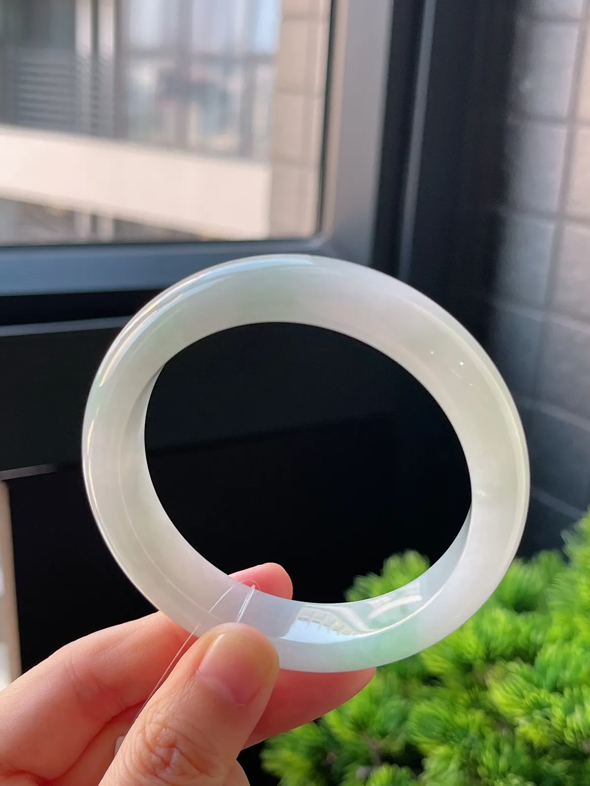 正圈56.5圈口，翡翠冰糯种浅绿色手镯