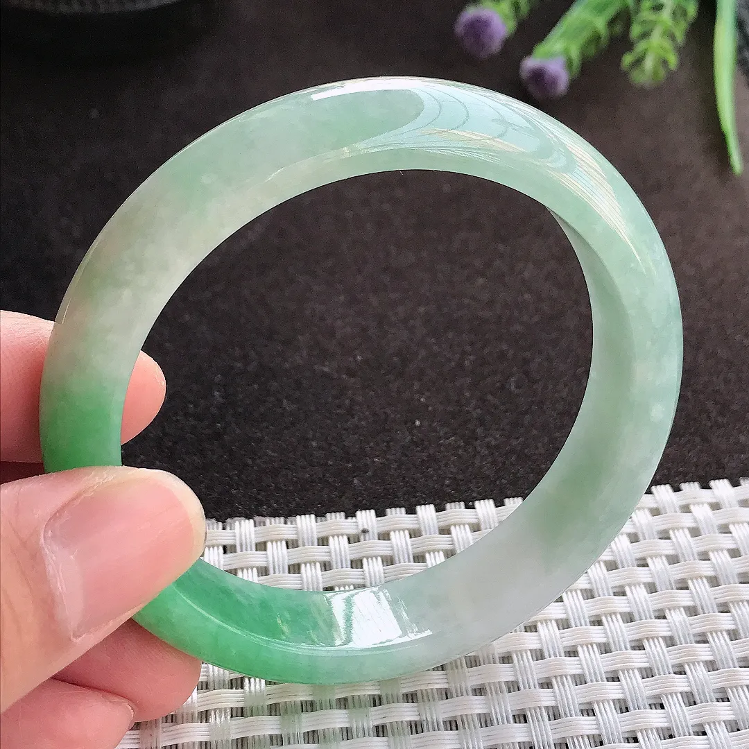 实拍A货翡翠57/13.1/7.8老坑冰润飘绿手镯翡翠玉镯子平安镯