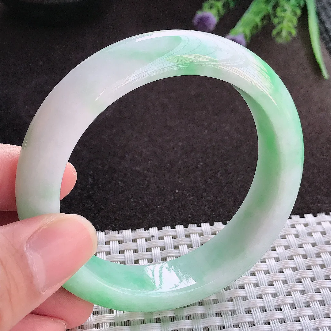 实拍A货翡翠57.5/15/9.1老坑秀气冰润飘绿手镯翡翠玉镯子平安镯