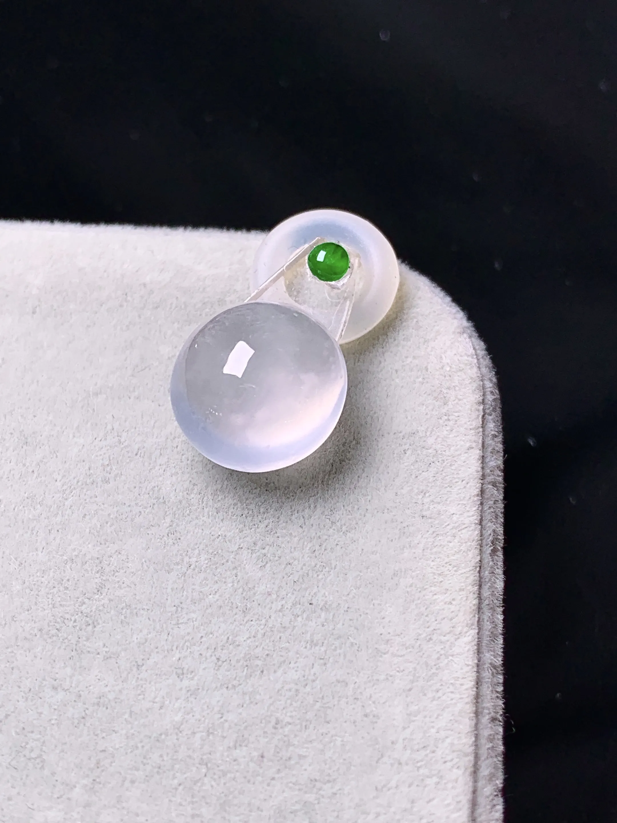 镶嵌款 冰种蛋面吊坠 玉质细腻 色泽清新艳丽 整体尺寸10.5*10*5