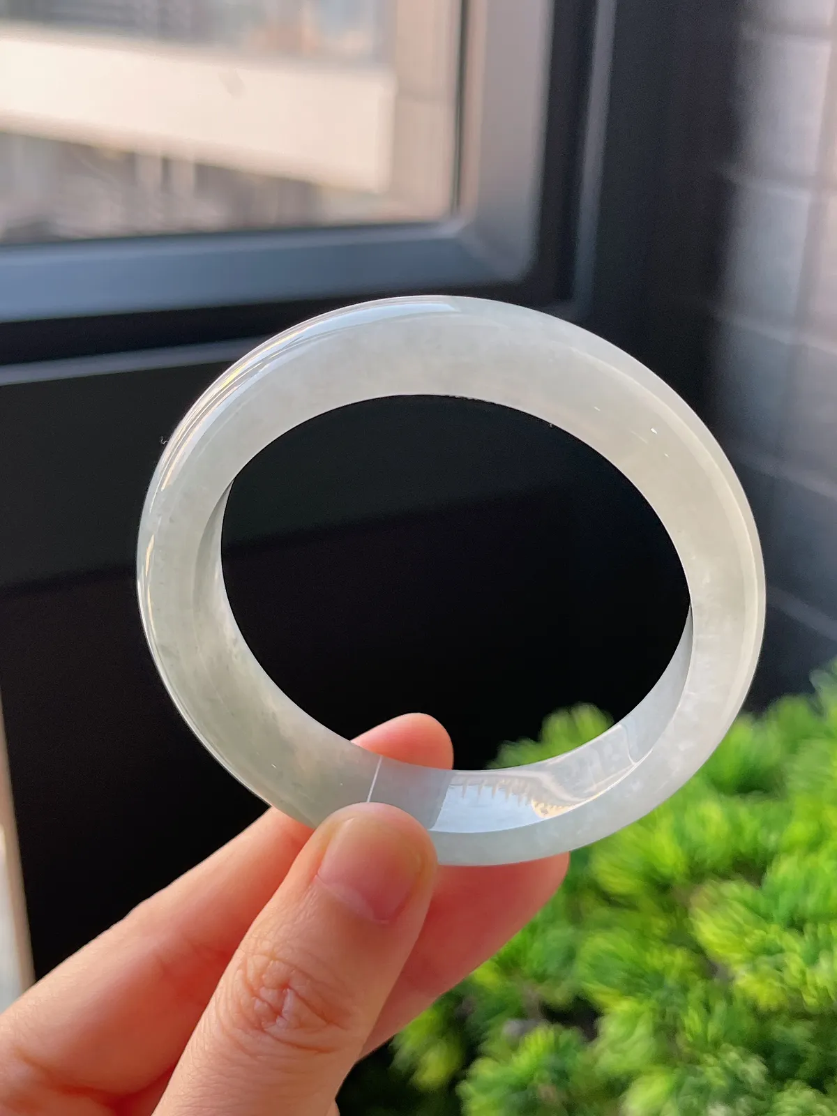 正圈53.6圈口，翡翠冰糯种淡绿色手镯