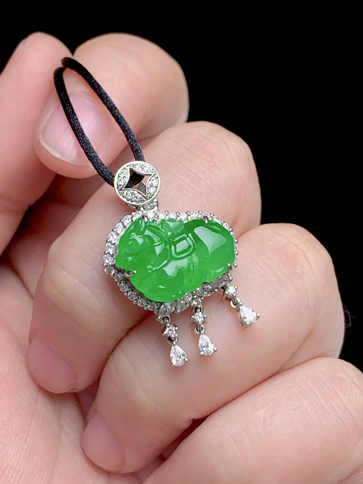 冰阳绿唐马
18k金钻镶嵌