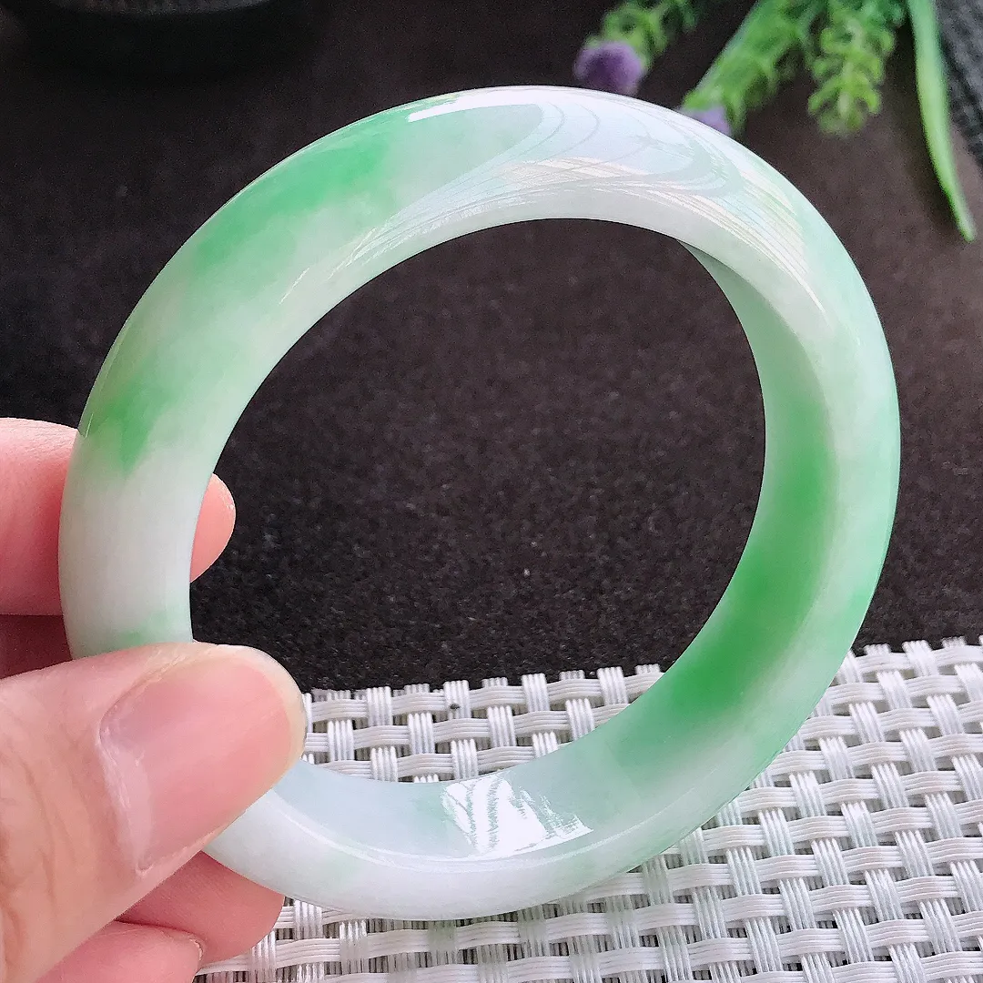 实拍A货翡翠57.5/15/9.1老坑秀气冰润飘绿手镯翡翠玉镯子平安镯