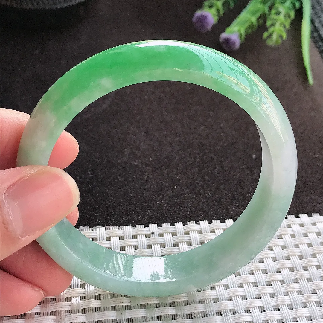 实拍A货翡翠57/13.1/7.8老坑冰润飘绿手镯翡翠玉镯子平安镯