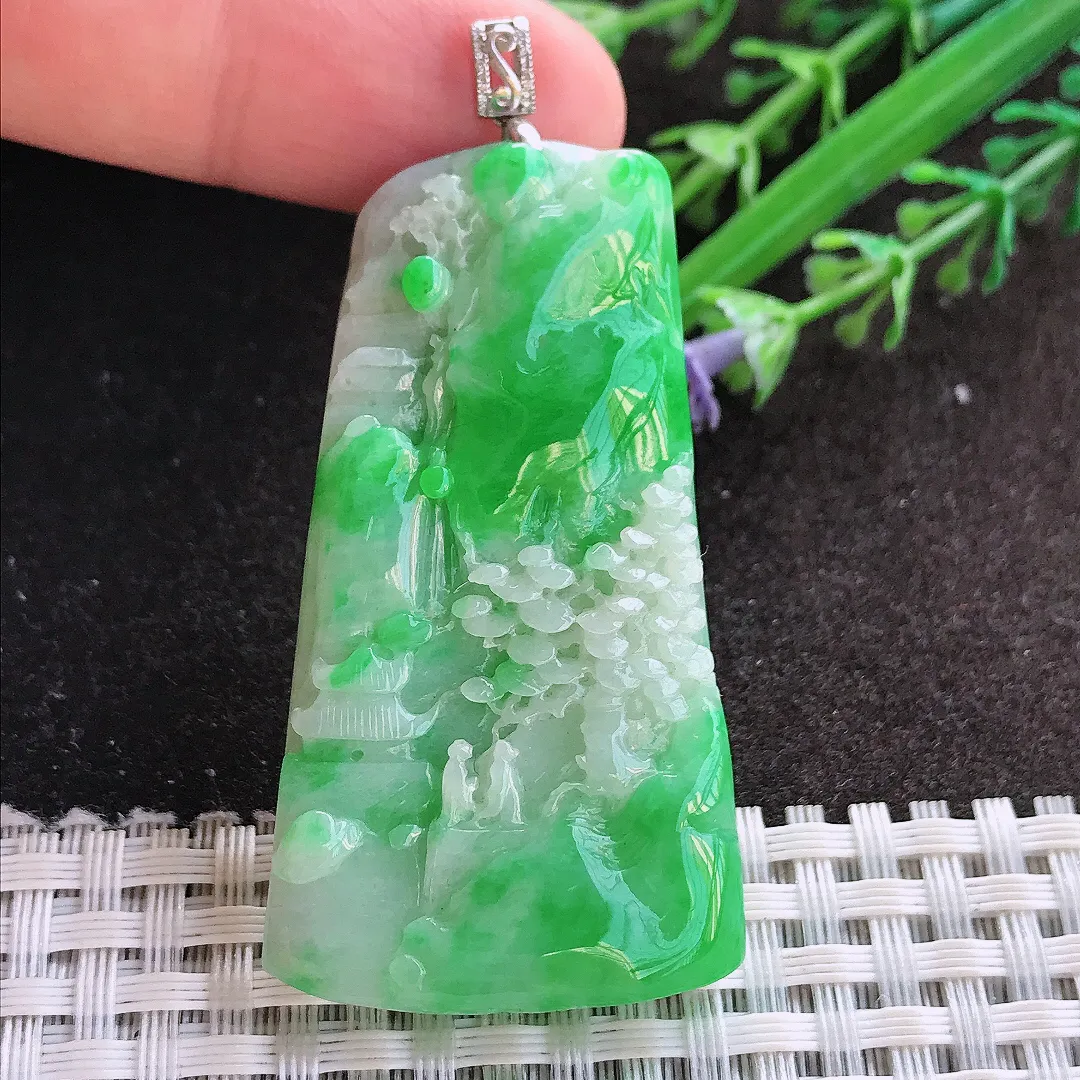 实拍A货翡翠52.8/29/7老坑18k金镶嵌飘阳绿山水牌吊坠翡翠玉牌挂件