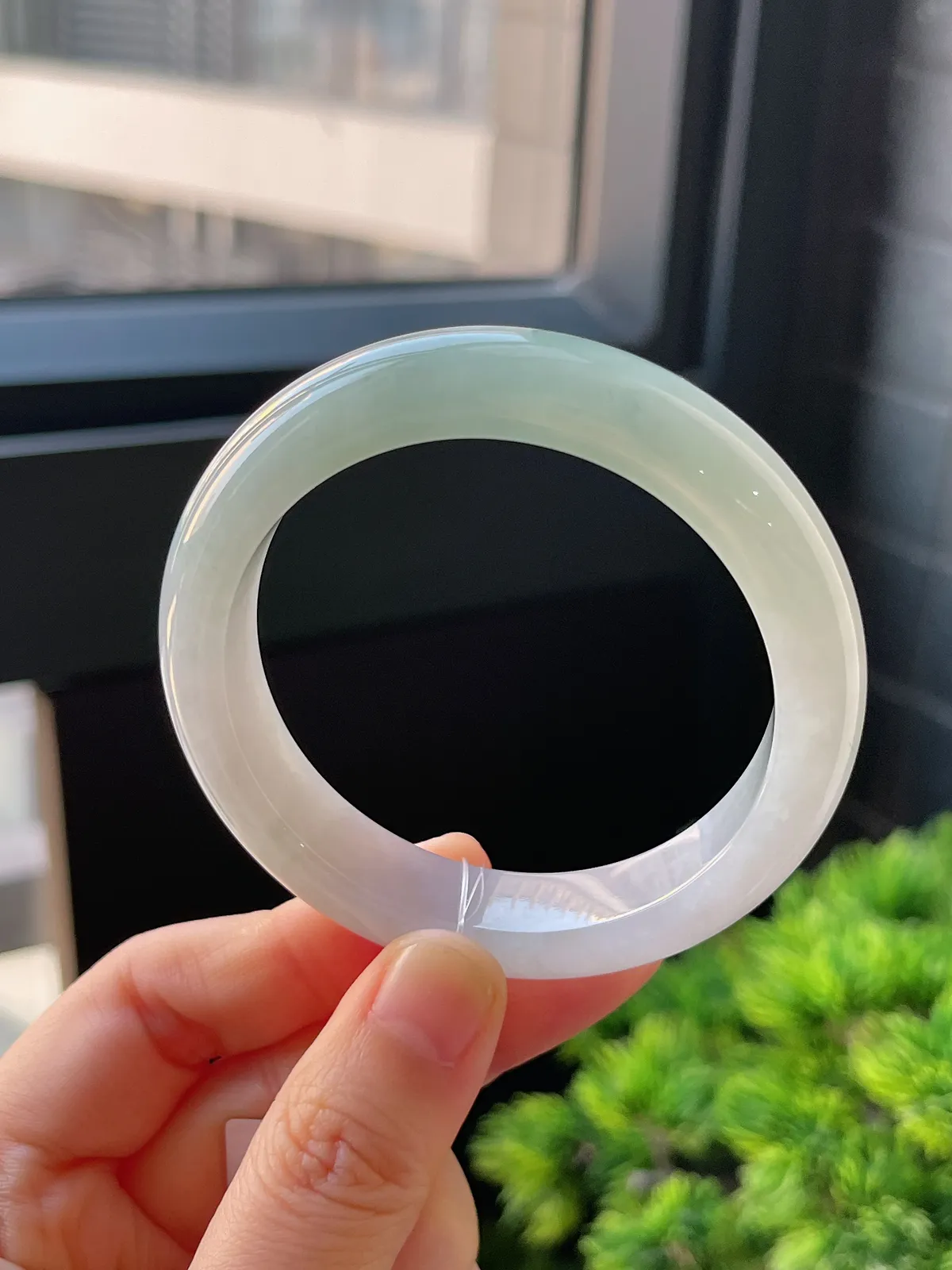 正圈52圈口，翡翠冰糯种浅绿色手镯