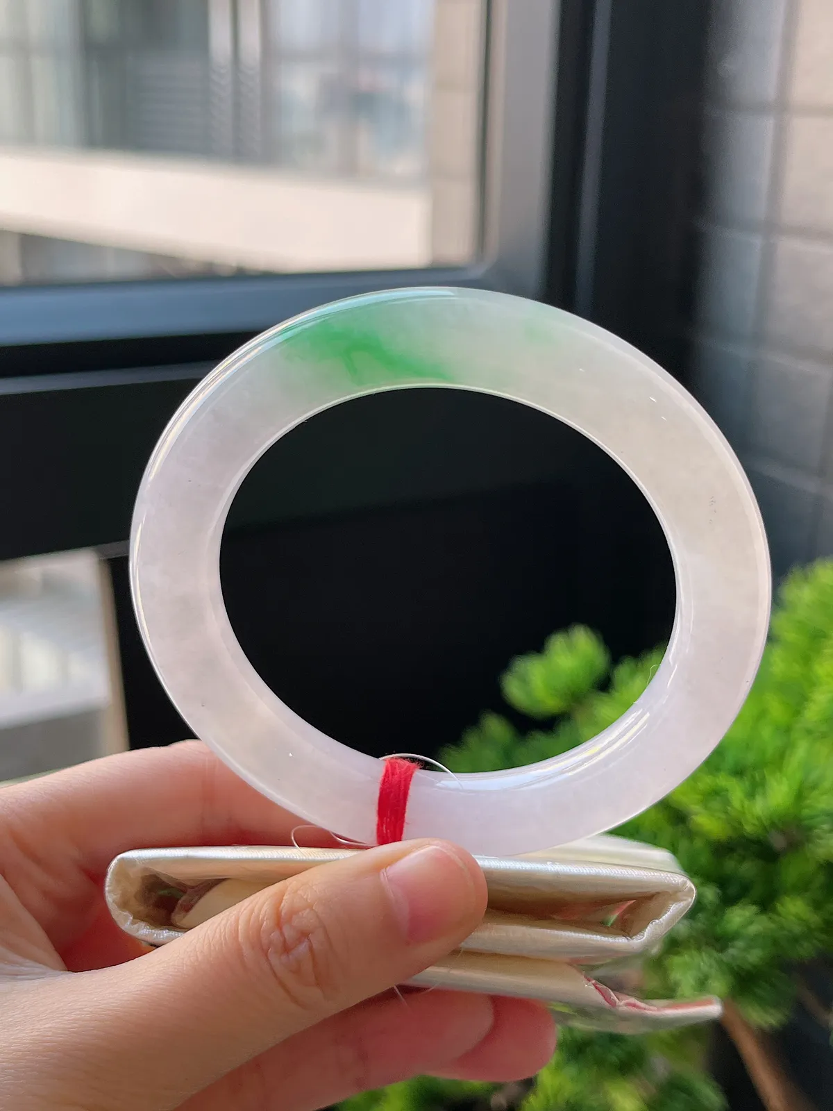 圆镯58.7圈口，翡翠冰糯种飘花手镯