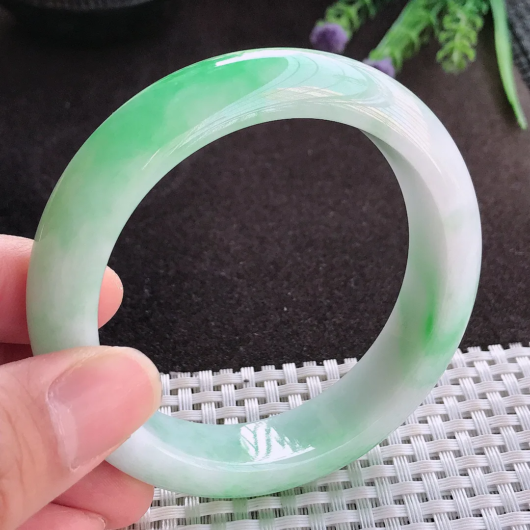 实拍A货翡翠57.5/15/9.1老坑秀气冰润飘绿手镯翡翠玉镯子平安镯