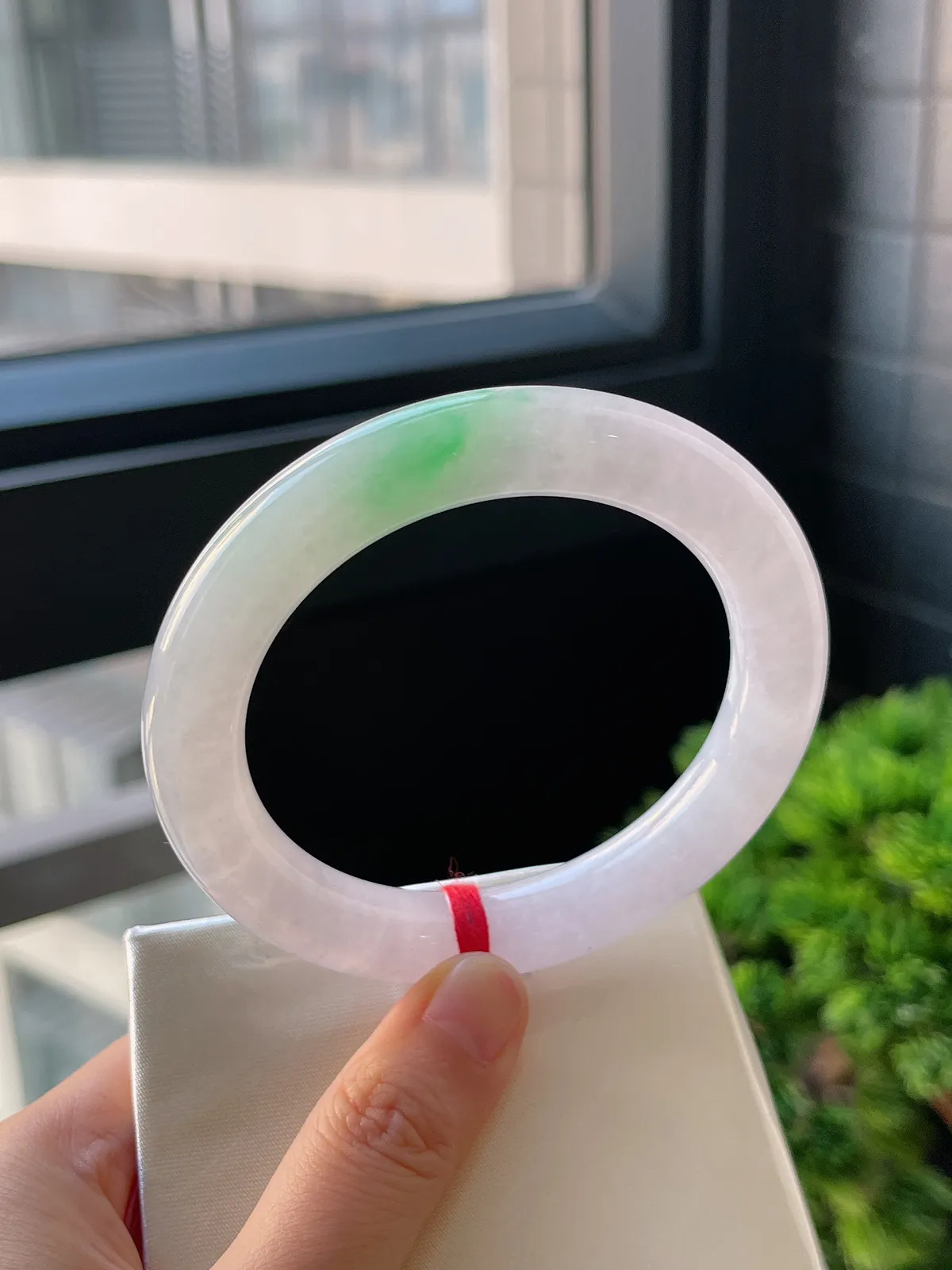 圆镯58.7圈口，翡翠冰糯种飘花手镯