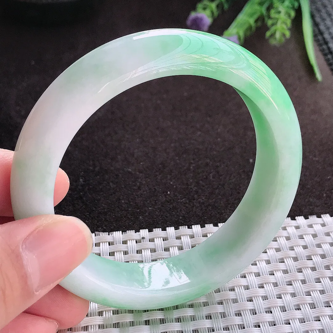 实拍A货翡翠57.5/15/9.1老坑秀气冰润飘绿手镯翡翠玉镯子平安镯