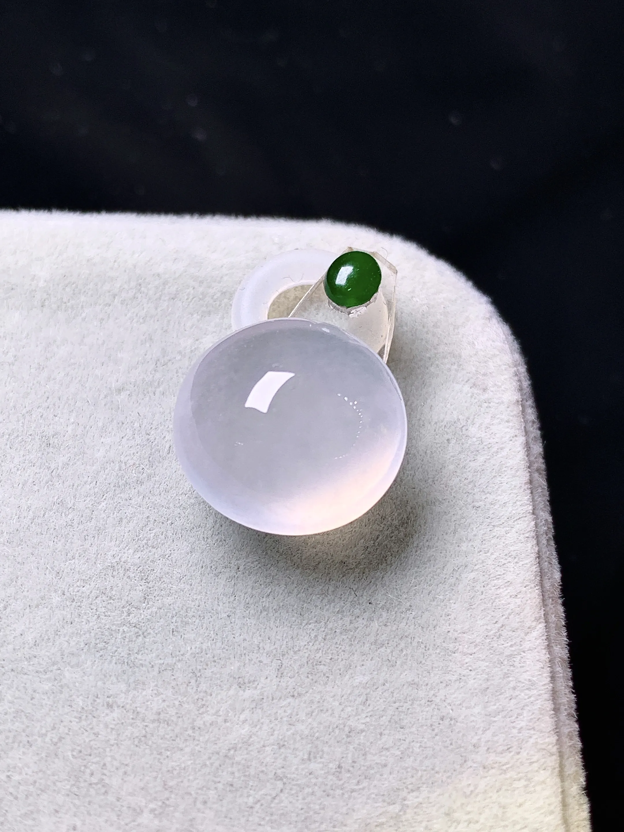 镶嵌款 冰种蛋面吊坠 玉质细腻 色泽清新艳丽 整体尺寸12*7