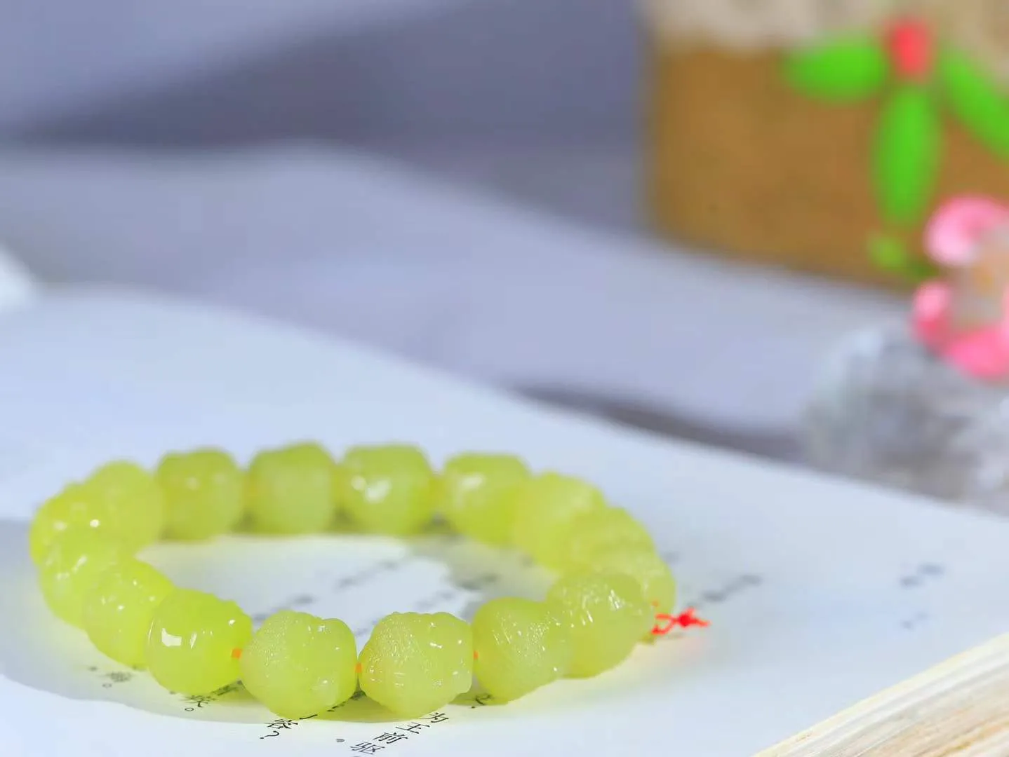 【佛佑众生.手串】

精品和田玉黄口佛头手串，玉质温润细腻，油性十足，️精雕佛像，面容慈祥，憨态