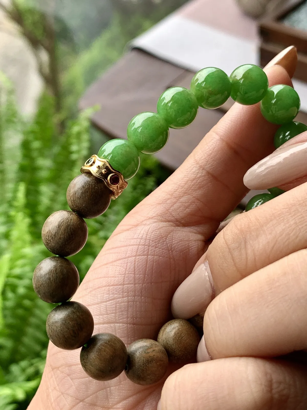 阳绿手串圆珠子手串木珠手串
裸石 性价比高  
尺寸：9.7