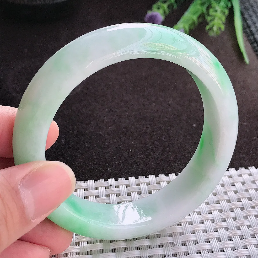 实拍A货翡翠57.5/15/9.1老坑秀气冰润飘绿手镯翡翠玉镯子平安镯