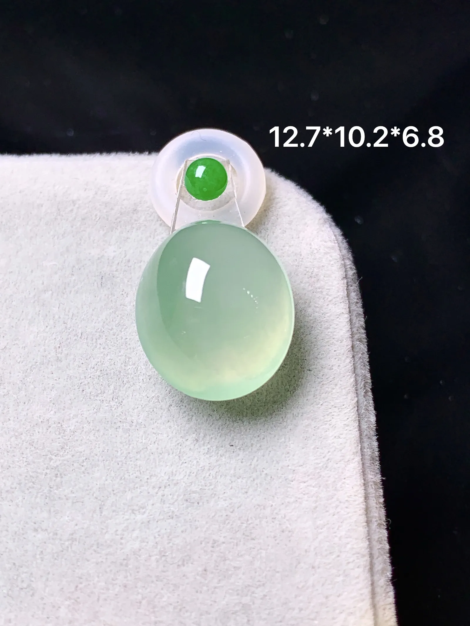 镶嵌款 晴绿蛋面吊坠 玉质细腻 色泽清新艳丽 整体尺寸12.7*10.2*6.8
