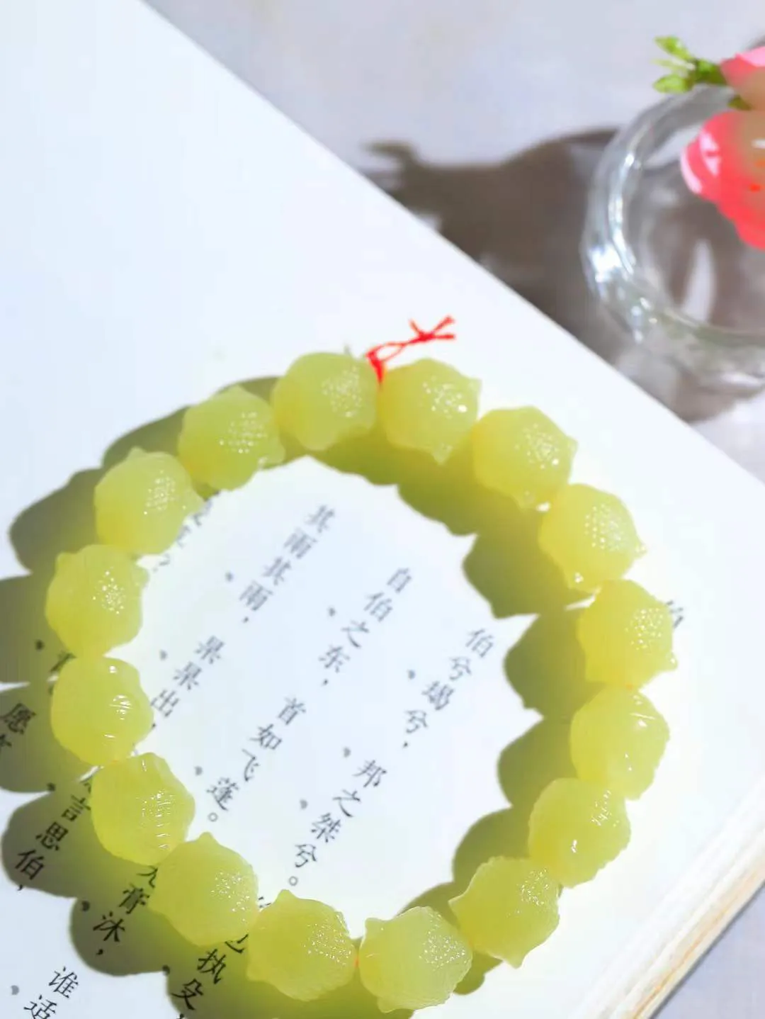 【佛佑众生.手串】

精品和田玉黄口佛头手串，玉质温润细腻，油性十足，️精雕佛像，面容慈祥，憨态可掬，佛祖能利益安乐一切众生，满足一切愿求。给佩戴者带来平安与慈悲，永保平安。
尺寸取一13-11.5-11.8mm 重41克 fDA-89132700