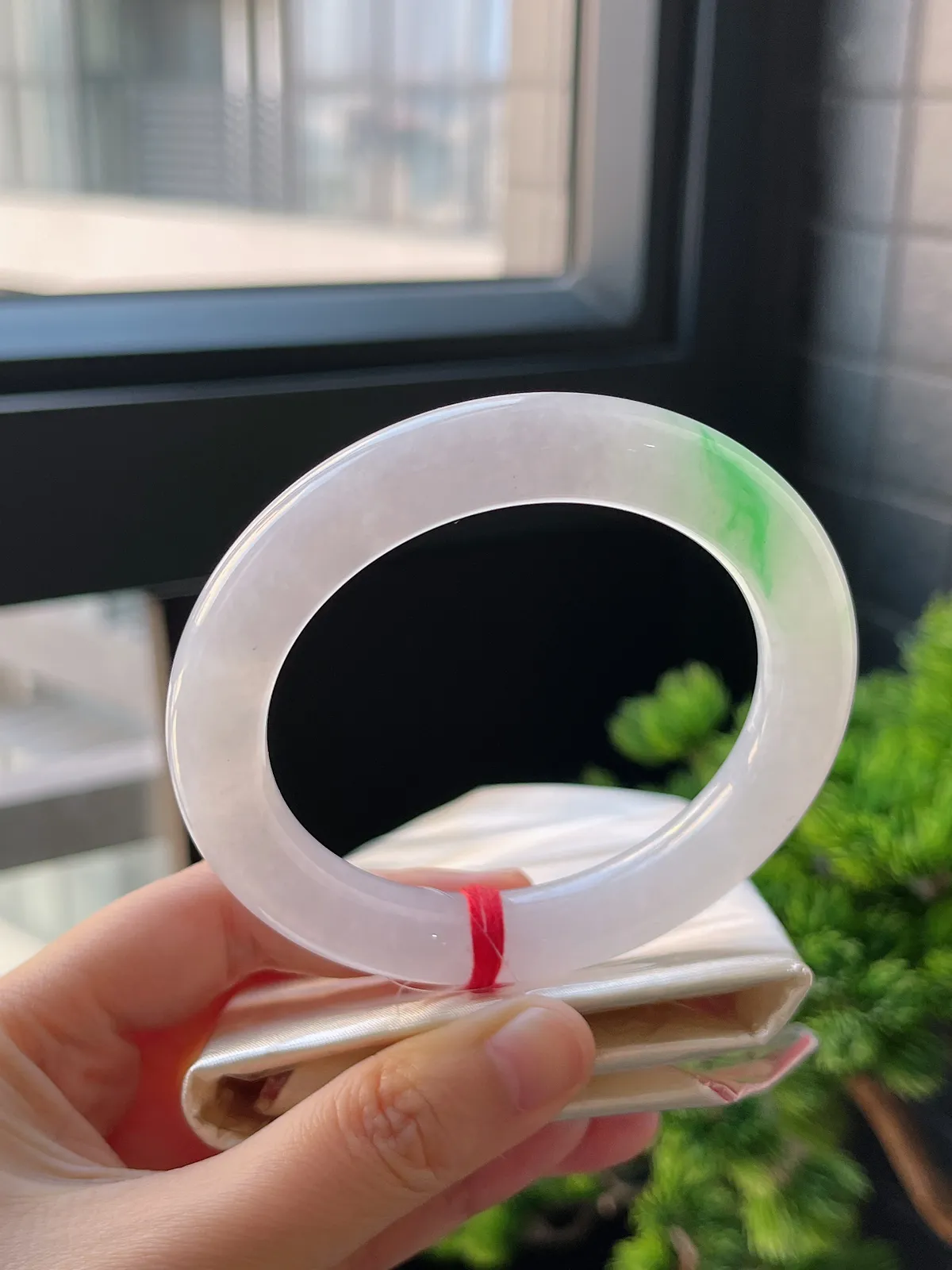 圆镯58.7圈口，翡翠冰糯种飘花手镯