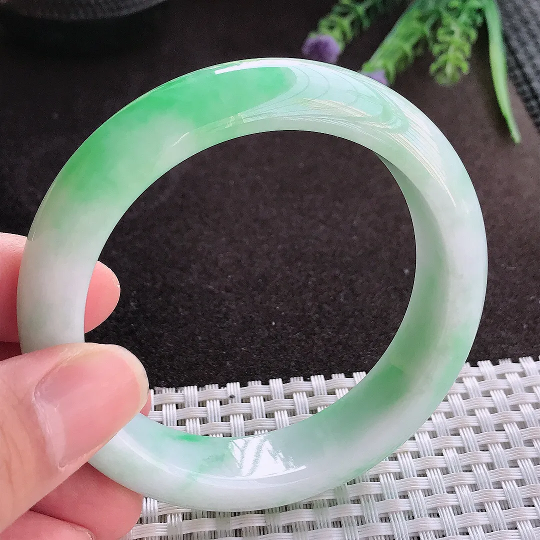 实拍A货翡翠57.5/15/9.1老坑秀气冰润飘绿手镯翡翠玉镯子平安镯