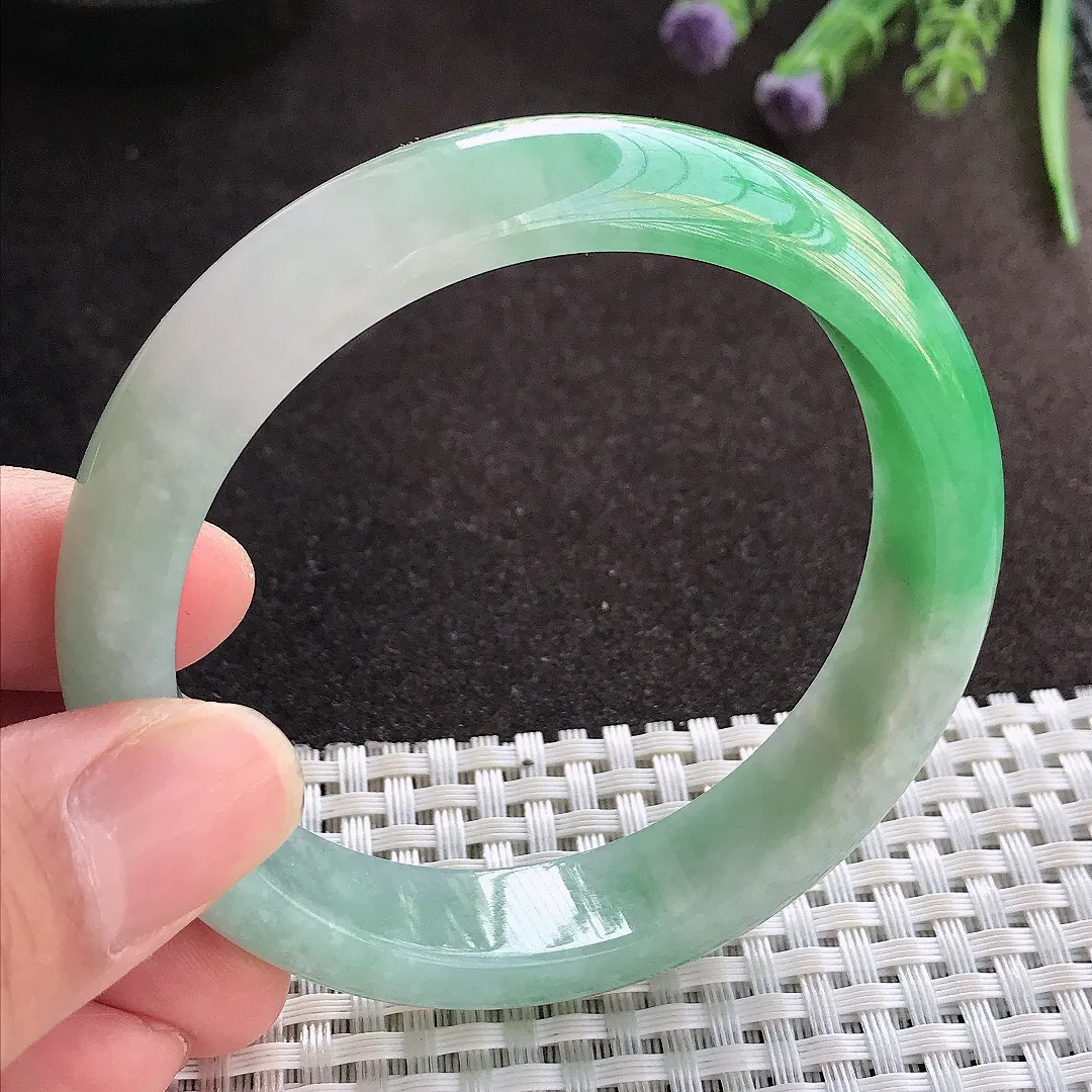 实拍A货翡翠57/13.1/7.8老坑冰润飘绿手镯翡翠玉镯子平安镯