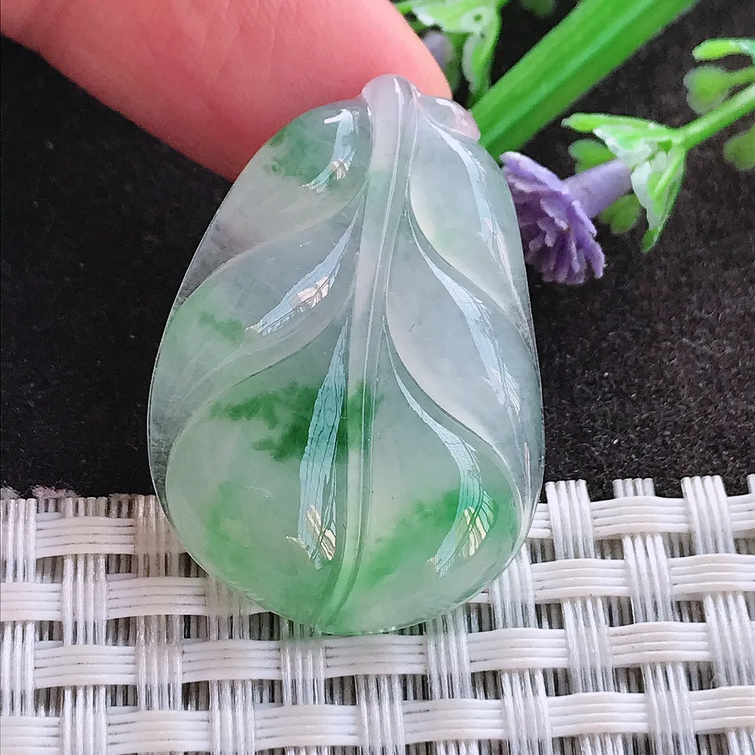 实拍A货翡翠32.8/23.5/5老坑冰种起胶飘阳绿叶子吊坠翡翠玉牌挂件