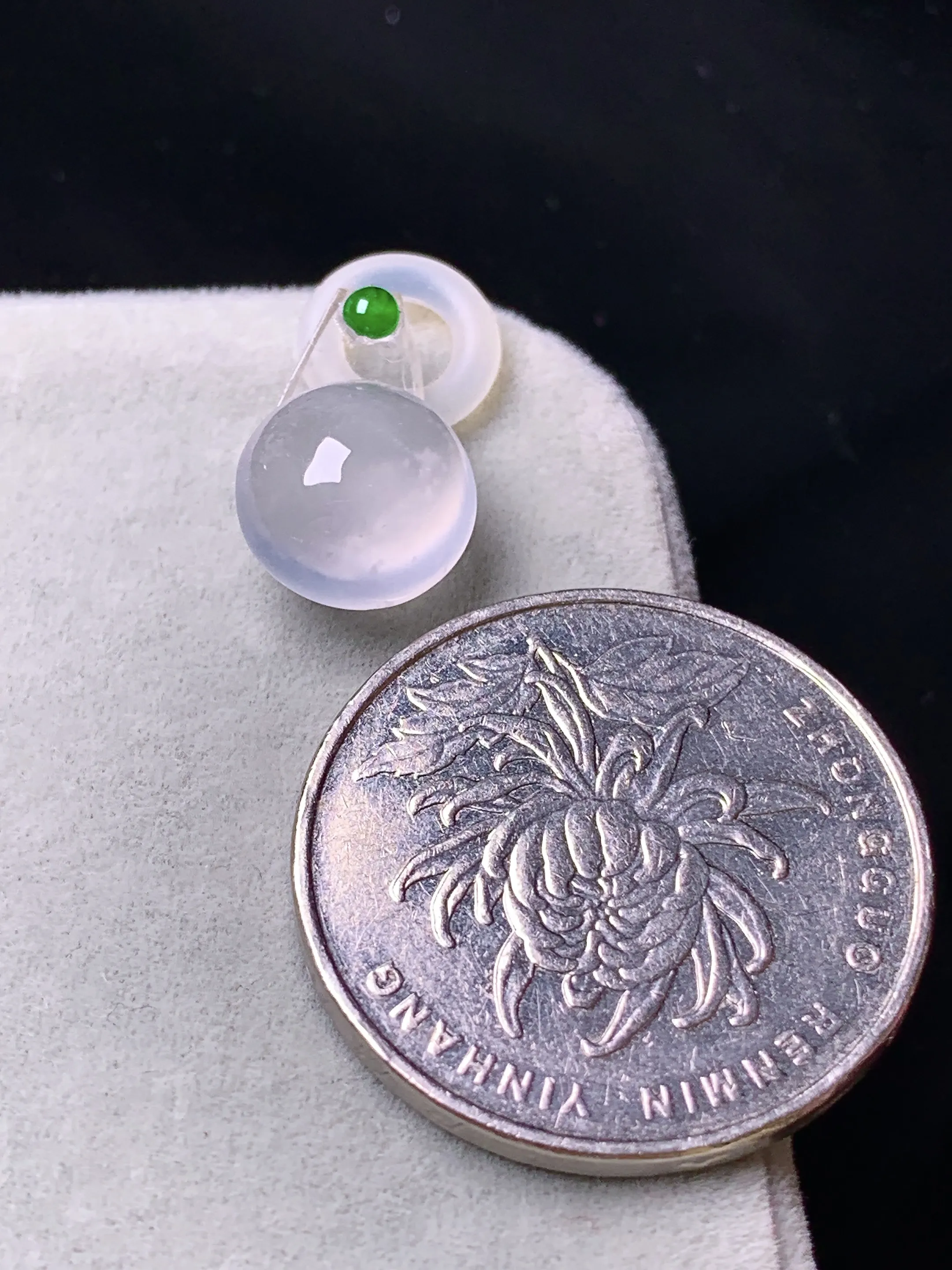 镶嵌款 冰种蛋面吊坠 玉质细腻 色泽清新艳丽 整体尺寸10.5*10*5