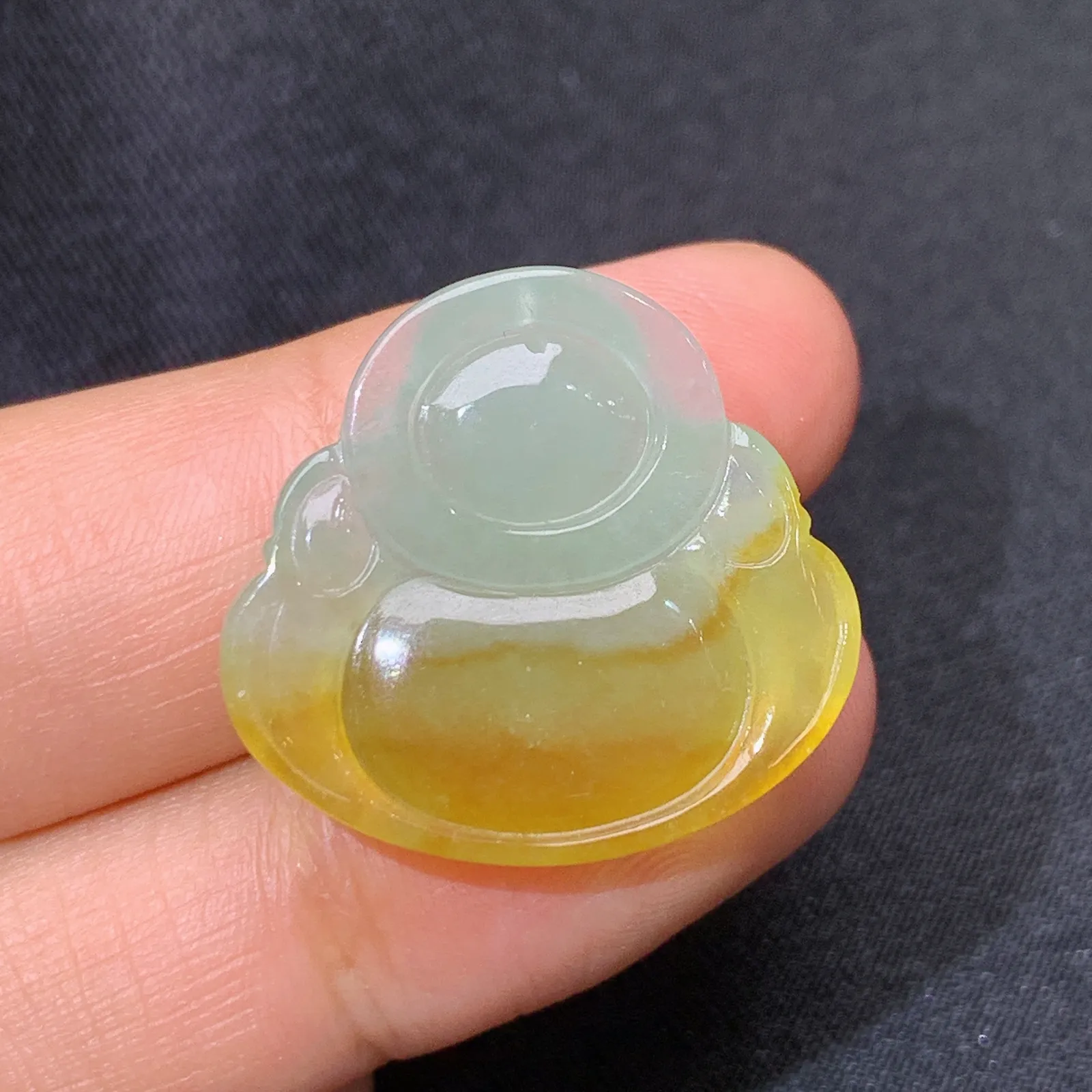 冰黄翡笑佛，冰润鲜艳，品相饱满，种水足，001 尺寸22*24*5.6