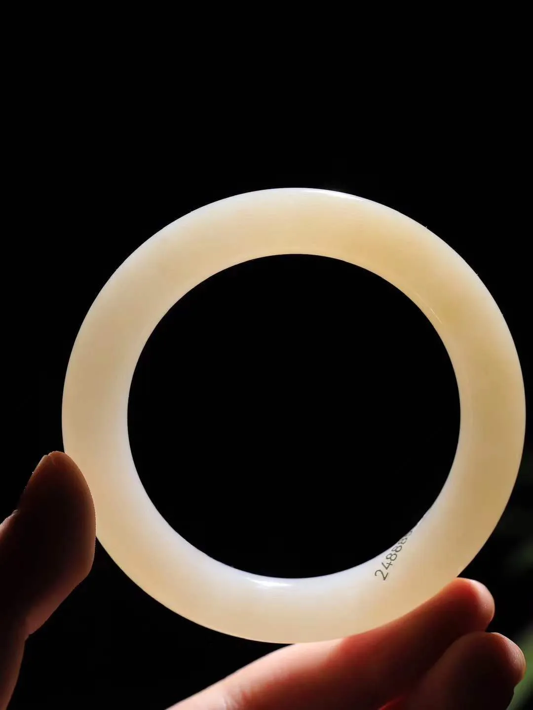 【粉黛.手镯】

精品️和田玉藕粉圆条手镯
仙女藕粉手镯
馥郁芬芳 油糯饱满
气质温婉尔雅 甜甜的藕粉色
质地如膏似脂 少女感十足
精工打磨 手感上佳
尺寸57.5-11.3-11.2mm 重66.5克 fDA-63102544