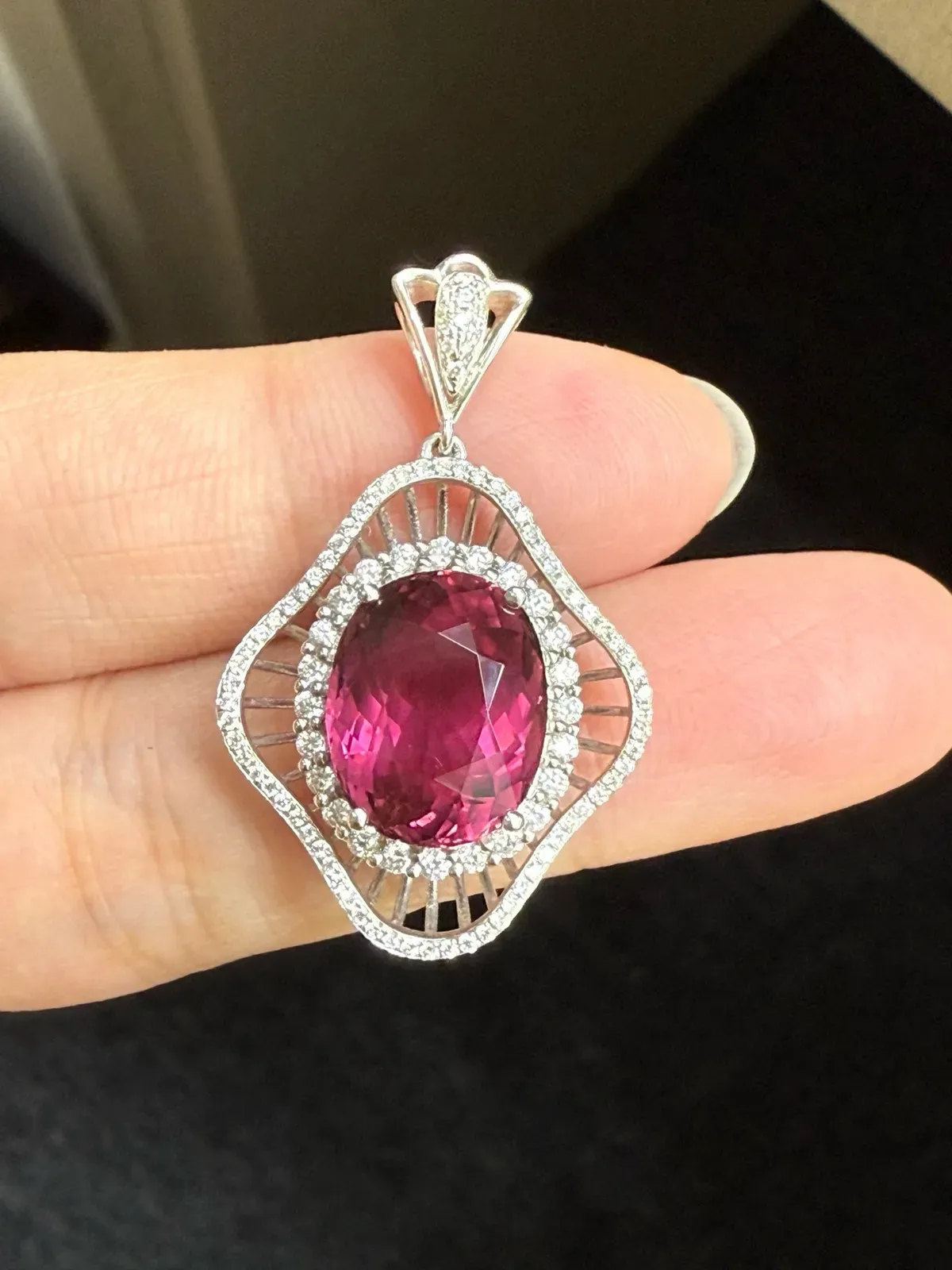 18k金镶嵌天然碧玺吊坠！颜色超美！整体尺寸36*22.2mm，重5.872克