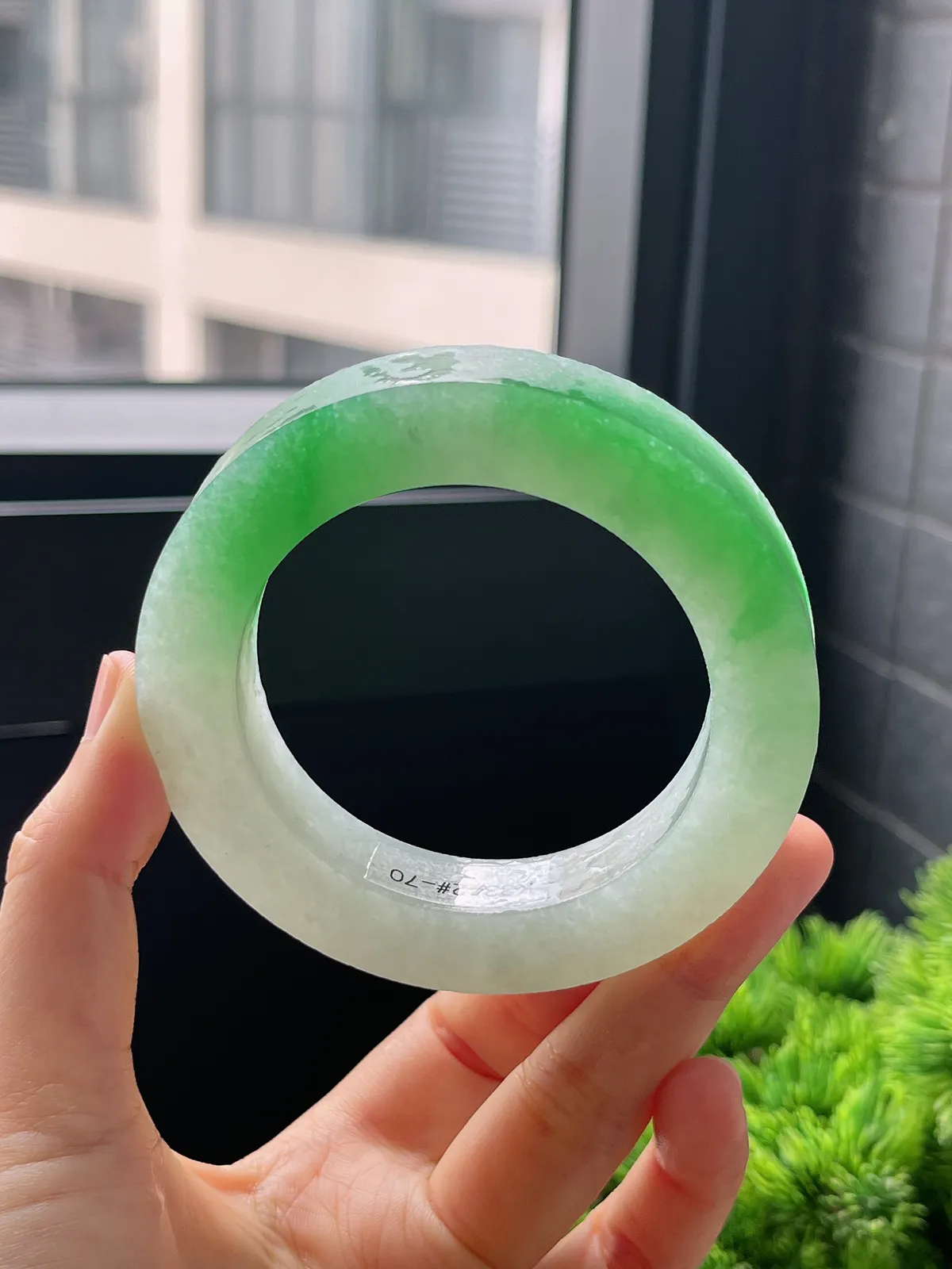 翡翠冰糯种飘绿毛坯，⭕️正圈最大做62.5，圆条最大做58.5，最小做55