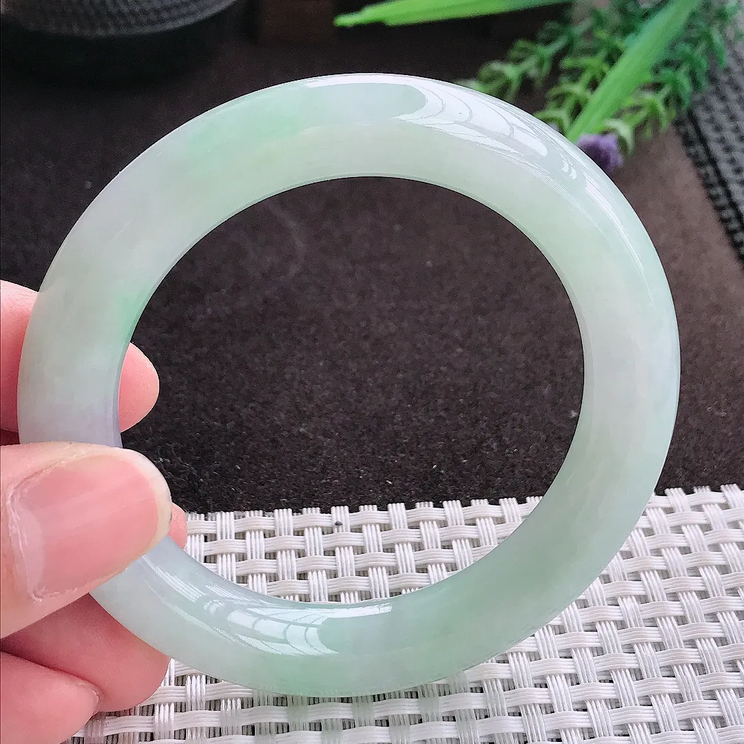 实拍A货翡翠55/11老坑冰胶水灵冰晴绿圆条手镯翡翠玉镯子平安镯