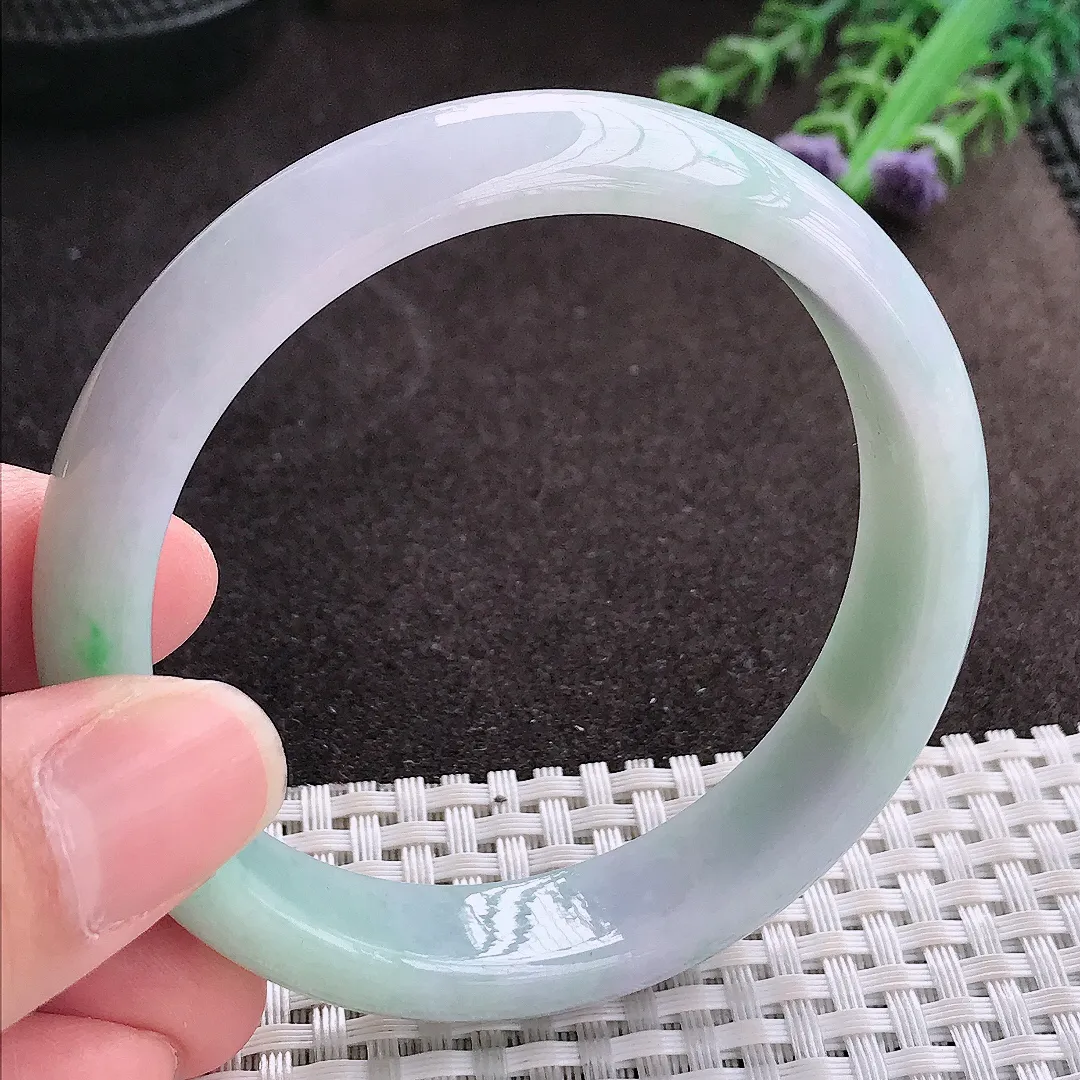 实拍A货翡翠58/13.9/7.6老坑精美温润飘绿手镯翡翠玉镯子平安镯