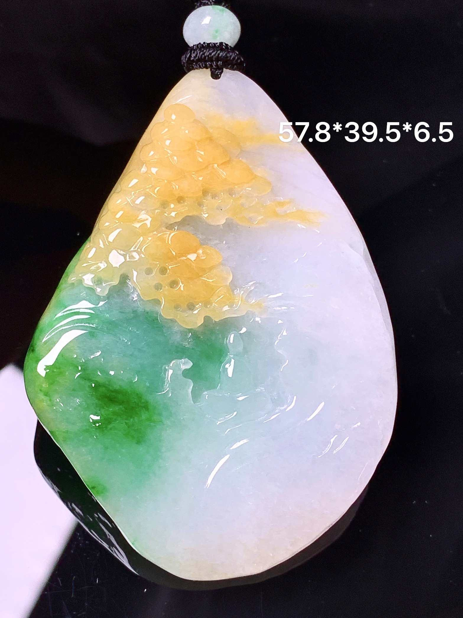 飘黄绿翡悟道山水牌子吊坠 玉质细腻 色泽清新艳丽 整体尺寸57.8*39.5*6.5