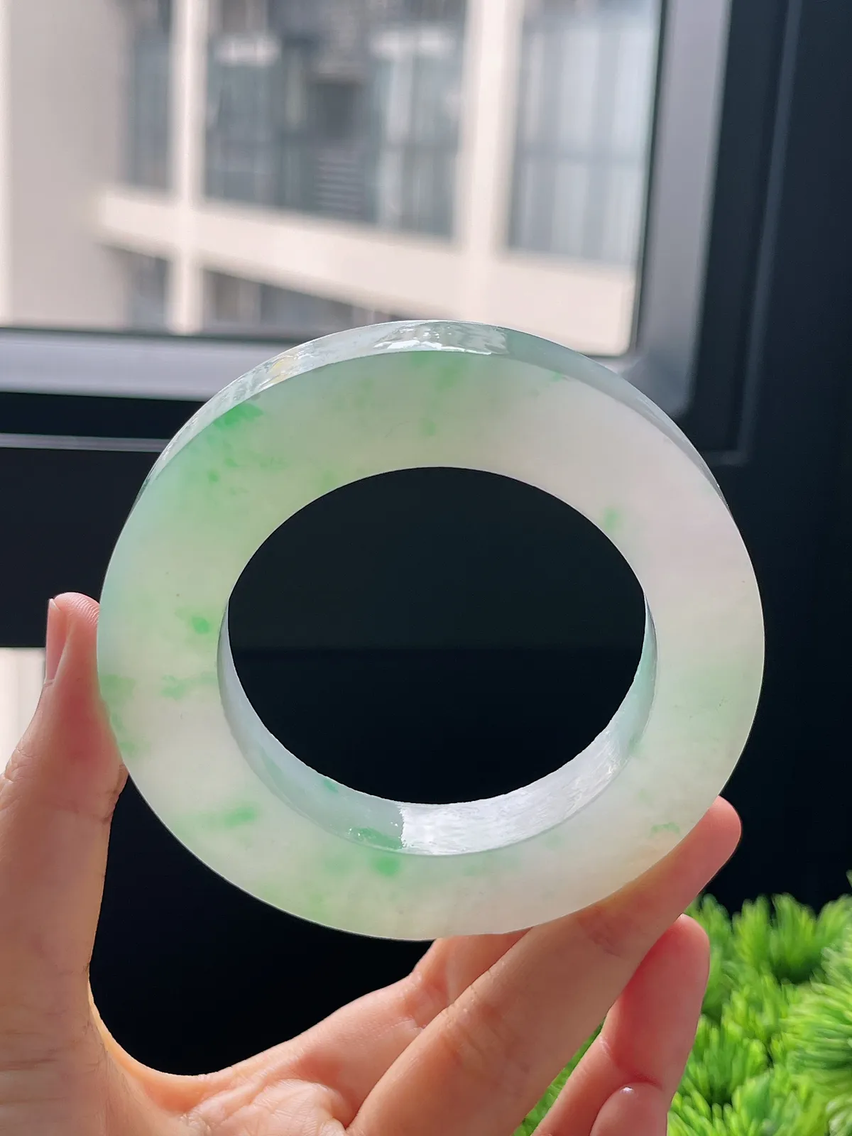 翡翠冰种飘花毛坯，⭕️正圈最大做66.2，圆条最大做62.2，最小做54