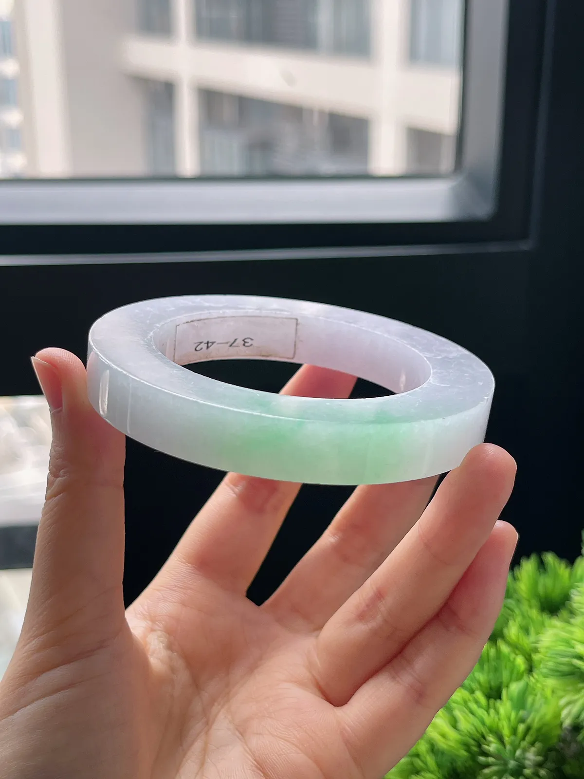 翡翠冰糯种飘绿毛坯，⭕️正圈最大做62，圆条最大做58；最小做53.6