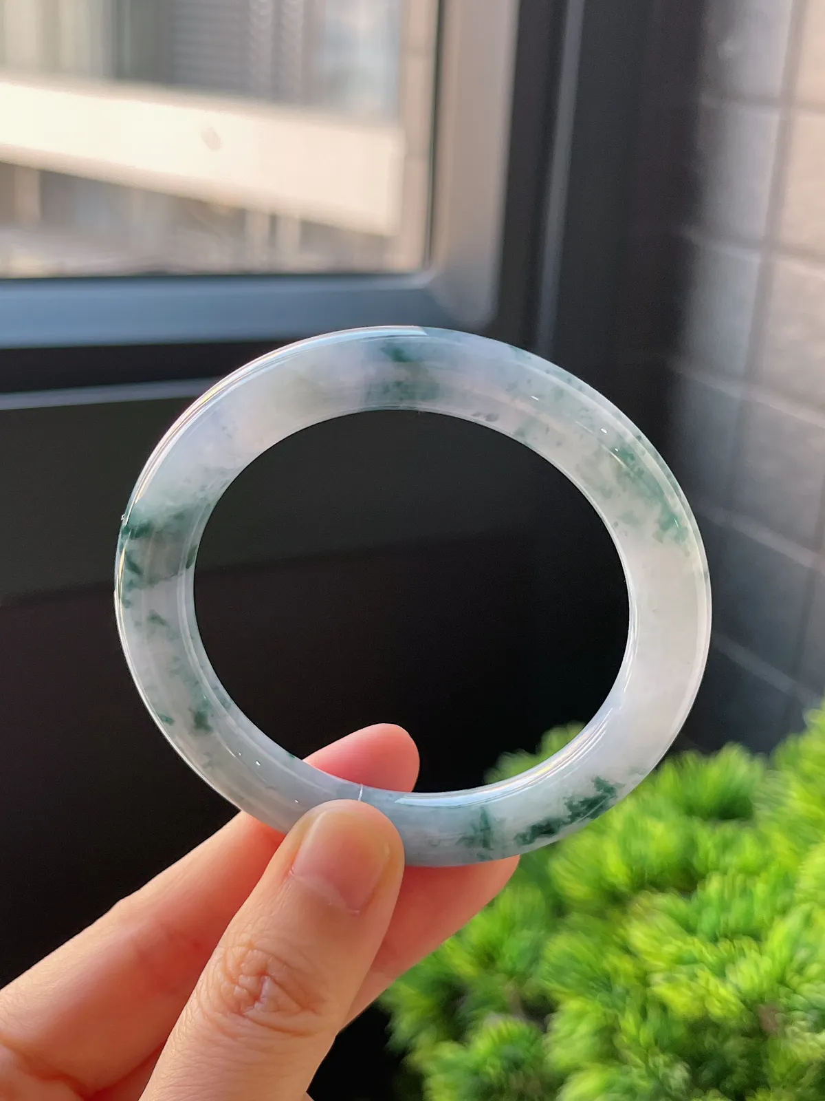 圆镯52圈口，翡翠冰糯种飘蓝绿花手镯