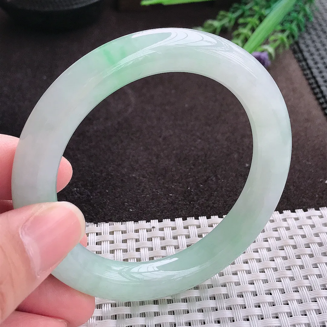 实拍A货翡翠57/10.8/10.5老坑冰胶水灵冰晴绿圆条手镯翡翠玉镯子平安镯