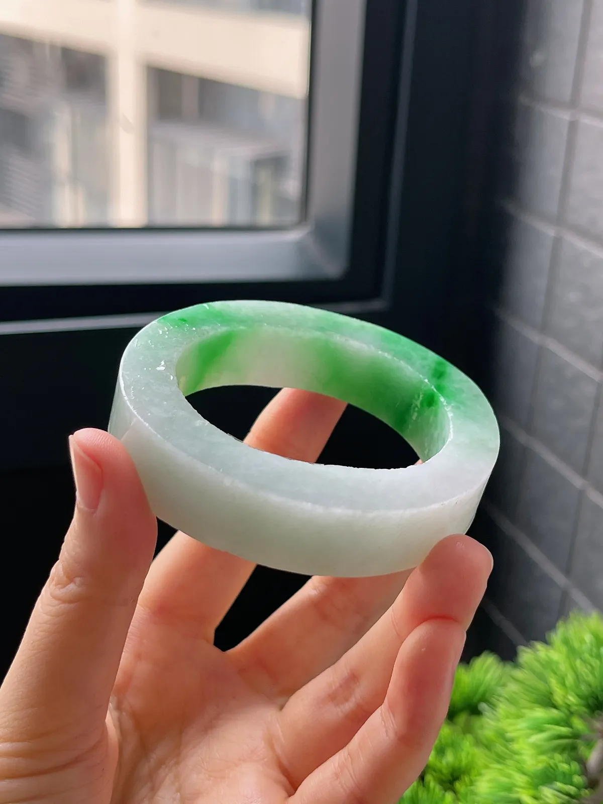 翡翠毛坯，⭕️贵妃最大做48.5；整体尺寸70.5-64.7-13.5-9.3