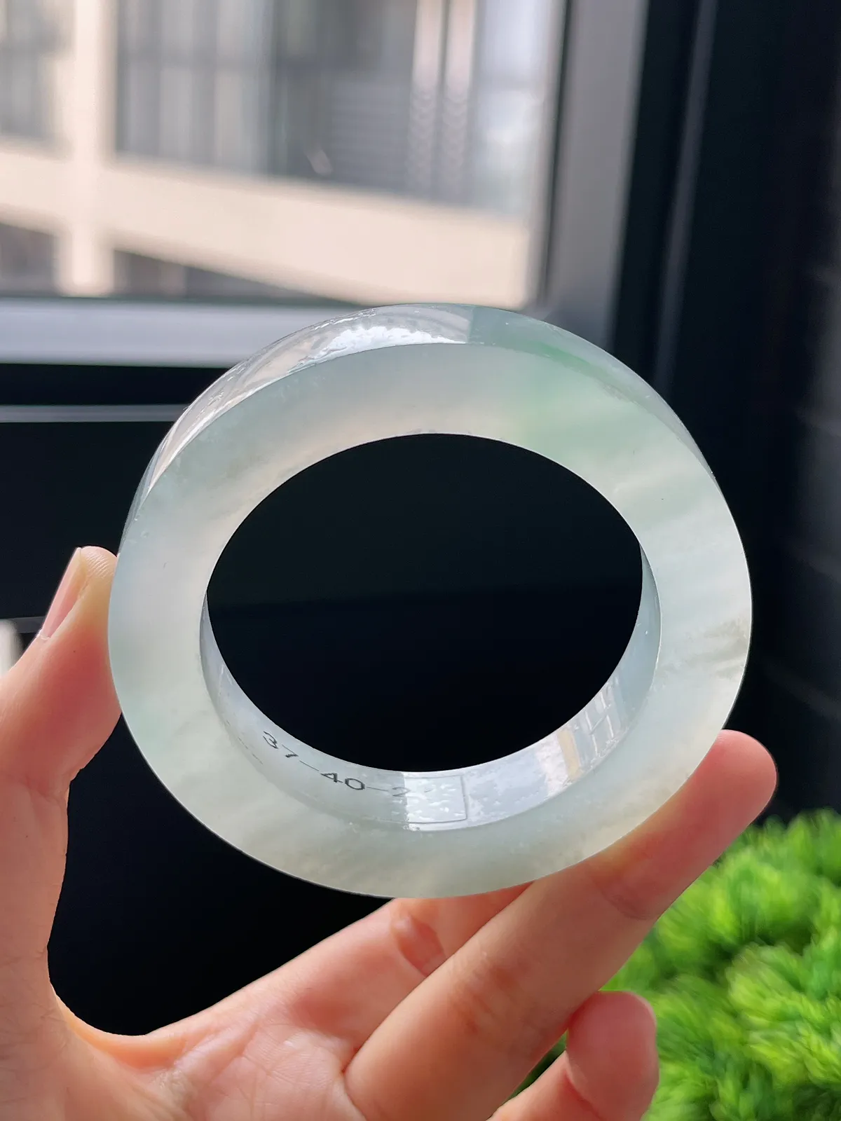 翡翠冰种飘花毛坯，⭕️正圈最大做55.5，最小做51.6