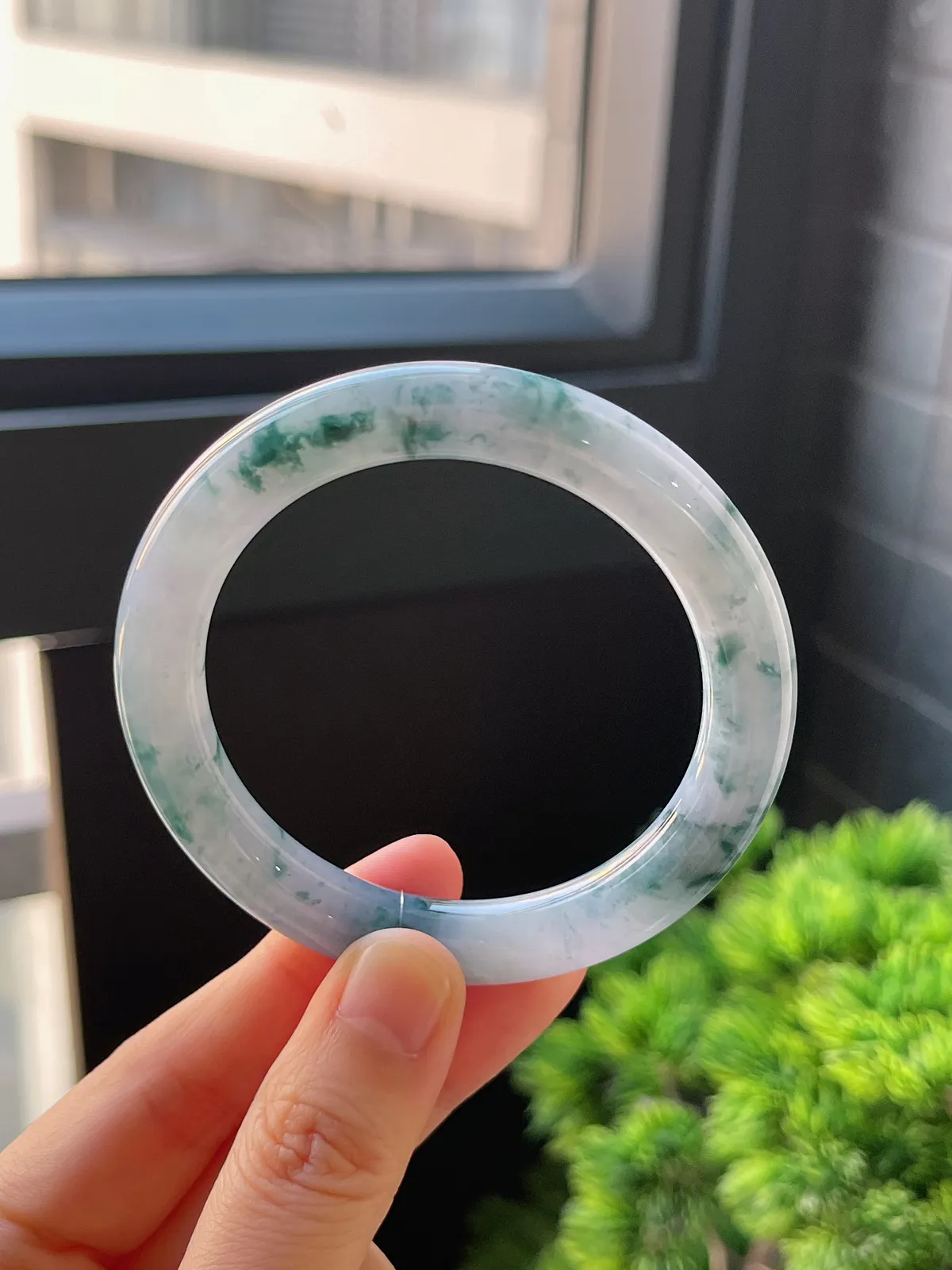 圆镯52圈口，翡翠冰糯种飘蓝绿花手镯