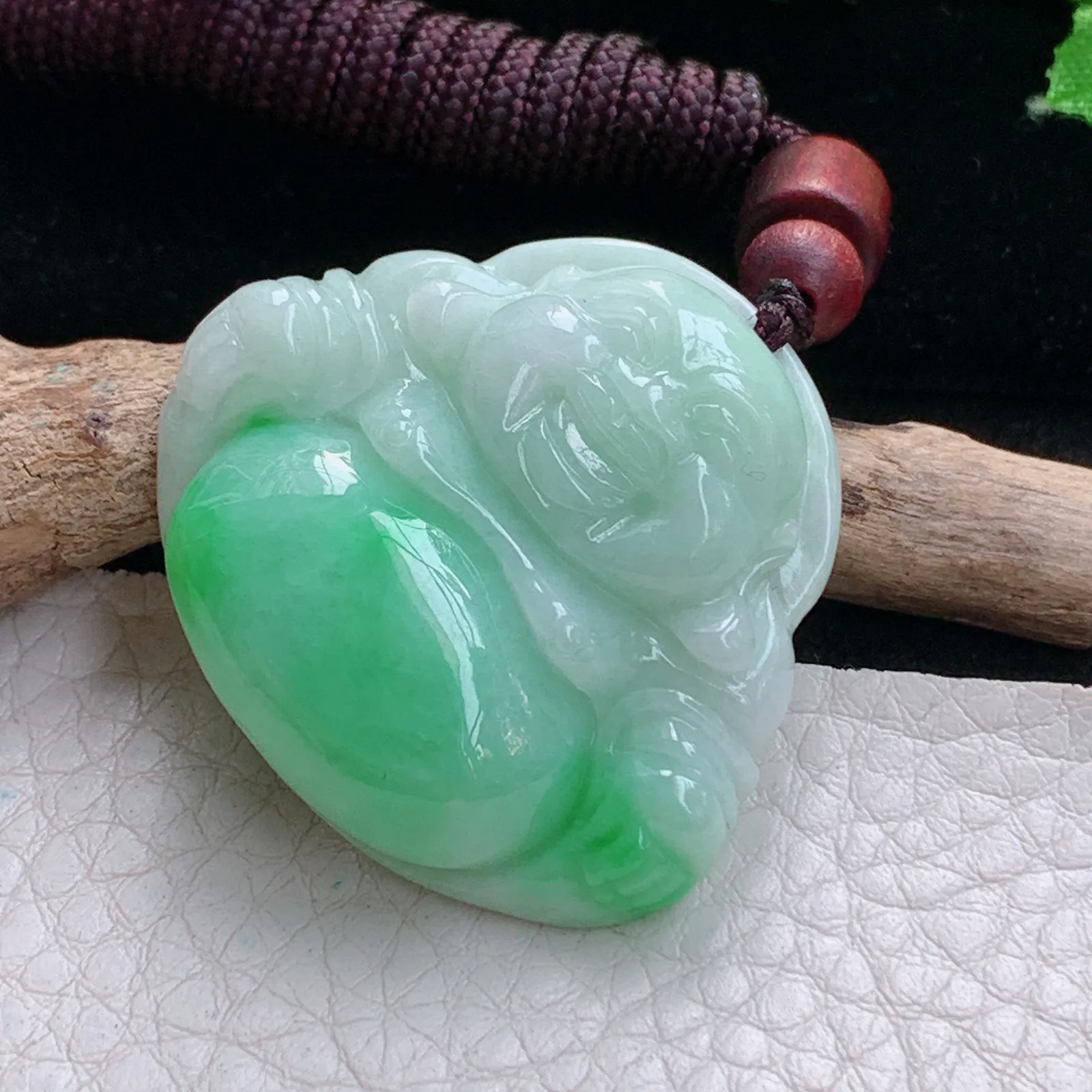 zen实拍35*38*9.5缅甸翡翠精美半山半水飘绿佛公玉项坠 玉挂件