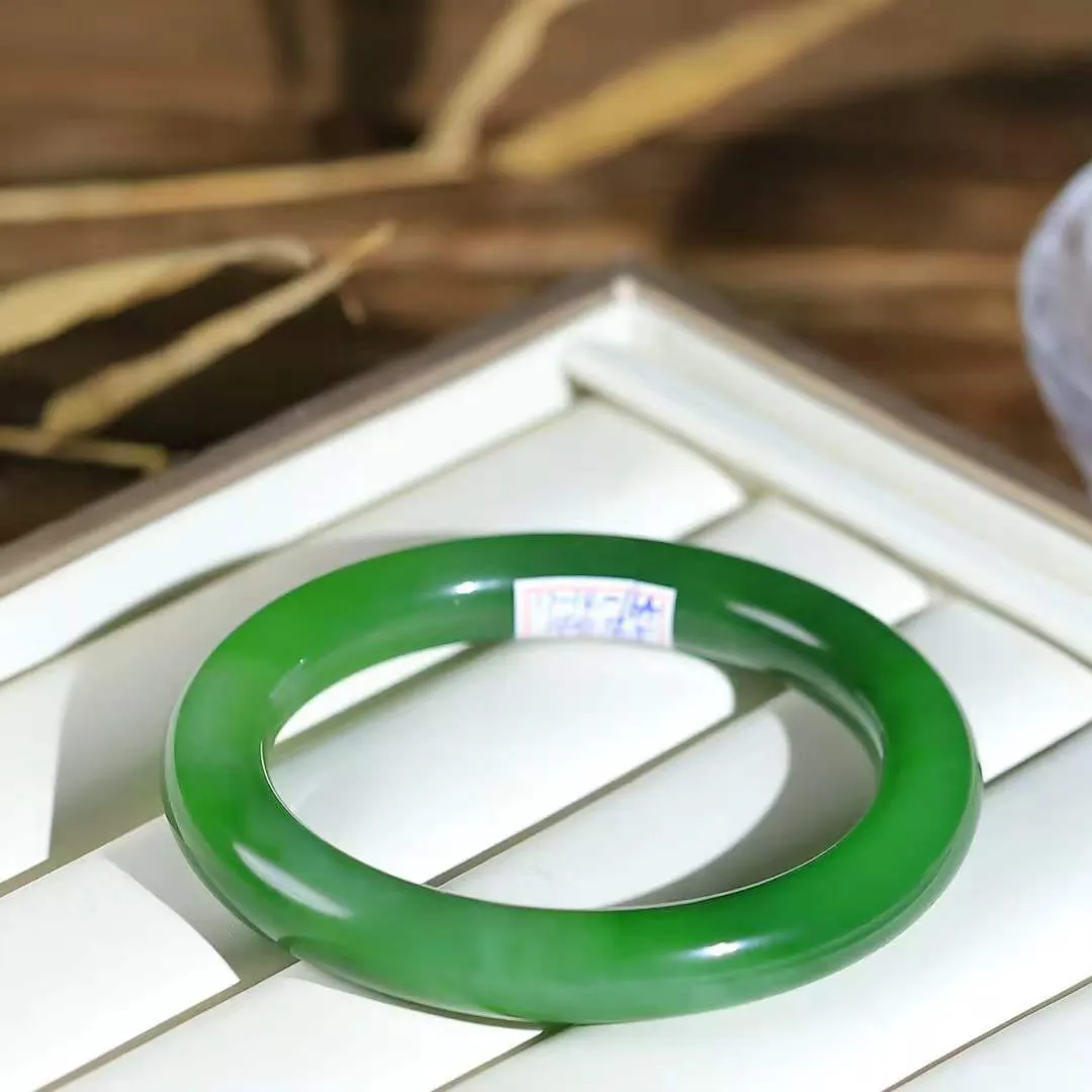 【婉约佳人.手镯】

臻品️和田玉碧玉手镯 玉质温润细腻 油性十足 手感舒适，高华雅逸，线条流畅，