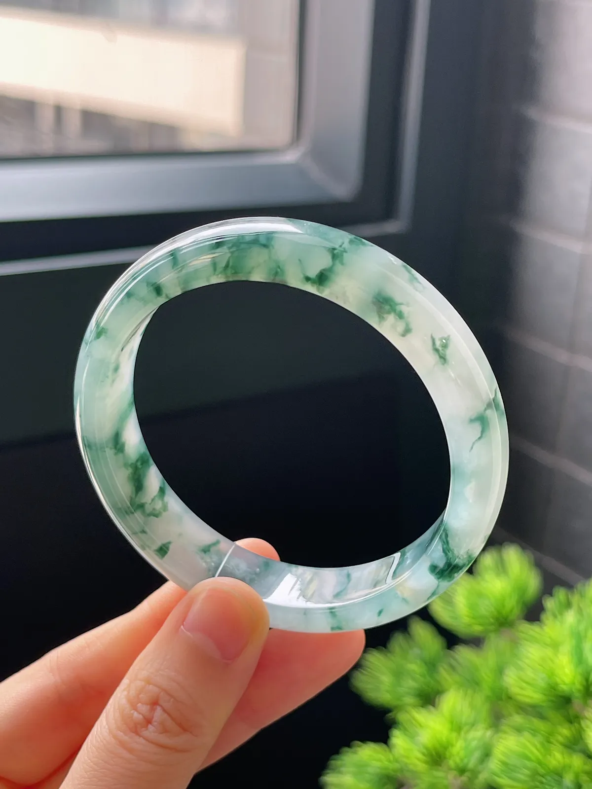 正圈55.6圈口，翡翠冰种飘花手镯