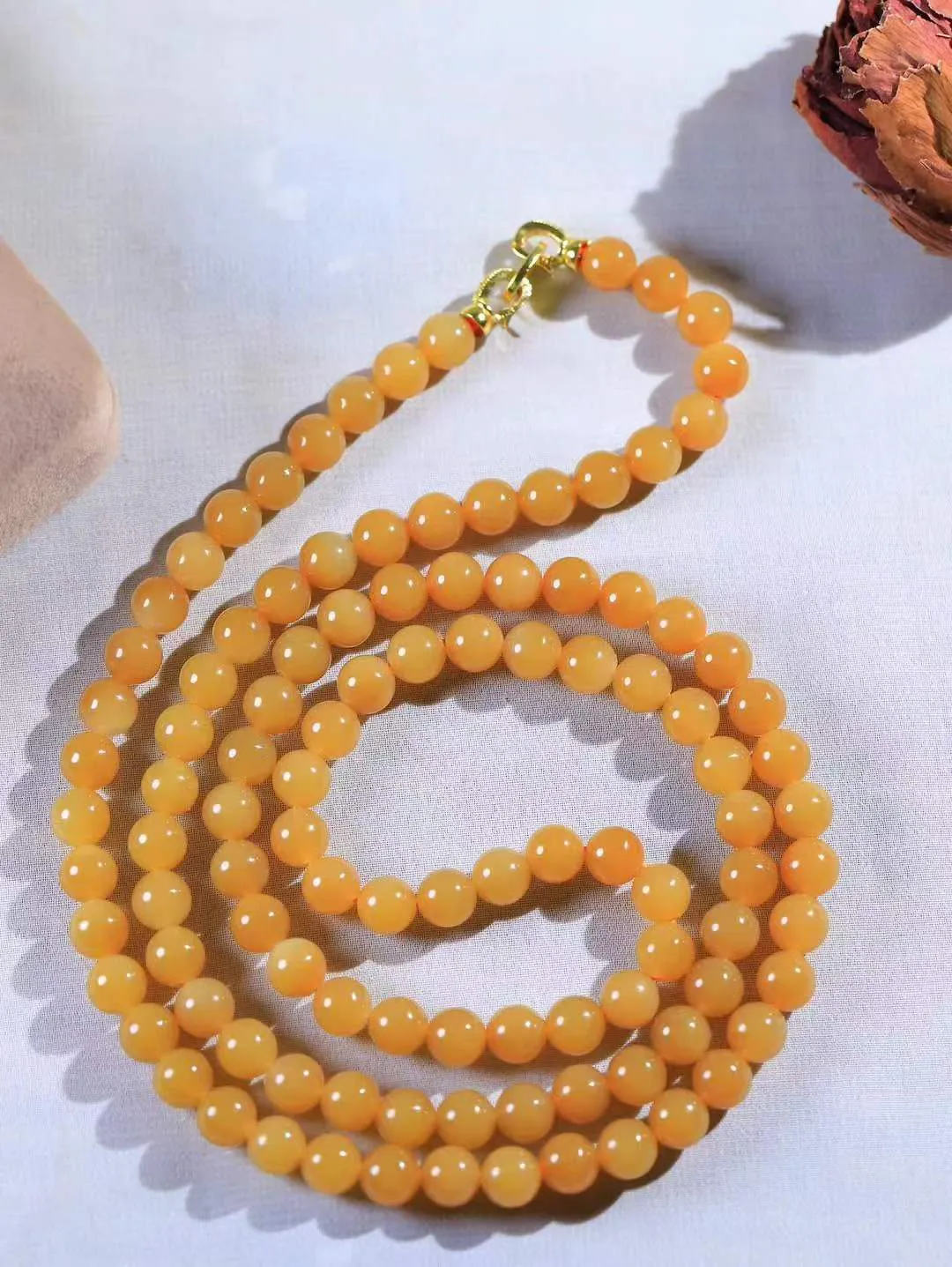 【珠圆玉润.项链】

精品和田玉糖玉珠圆玉润项链 玉质细腻油润 饱满光滑 质朴无华，悠远简单，人心