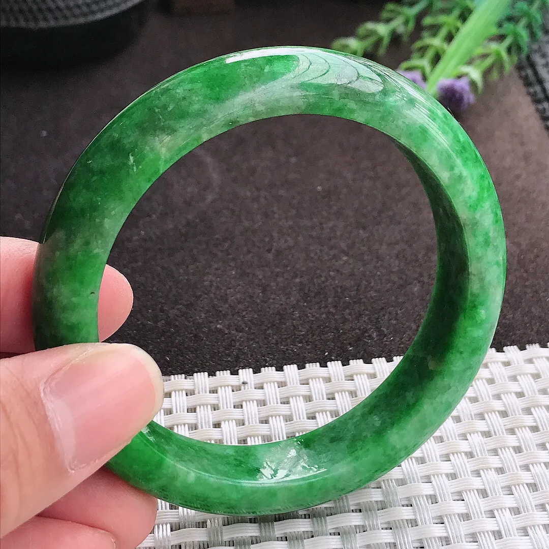 实拍A货翡翠56/13.4/8.5老坑精美辣阳绿满绿手镯翡翠玉镯子平安镯