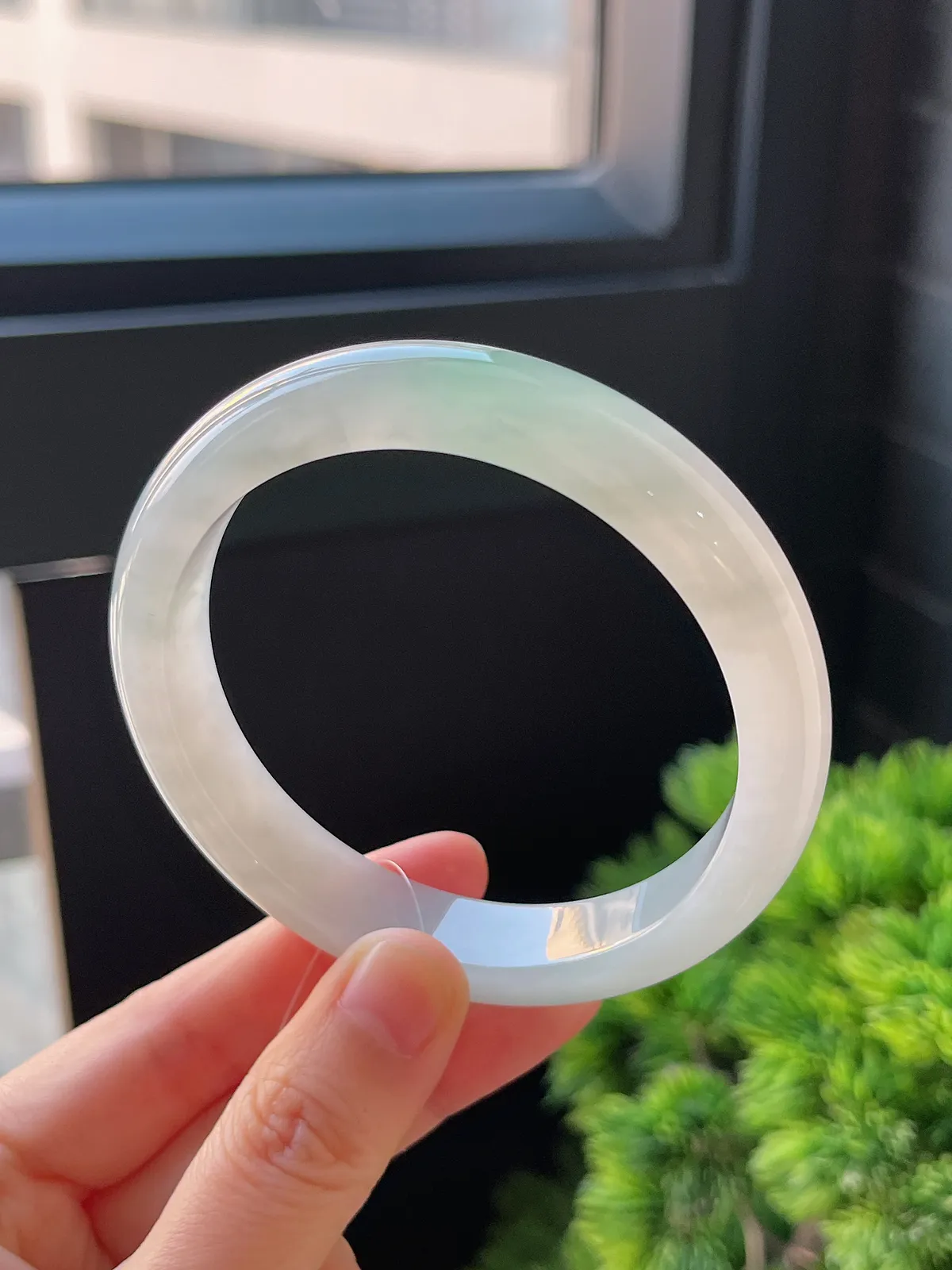 正圈59.8圈口，翡翠冰糯种飘绿手镯