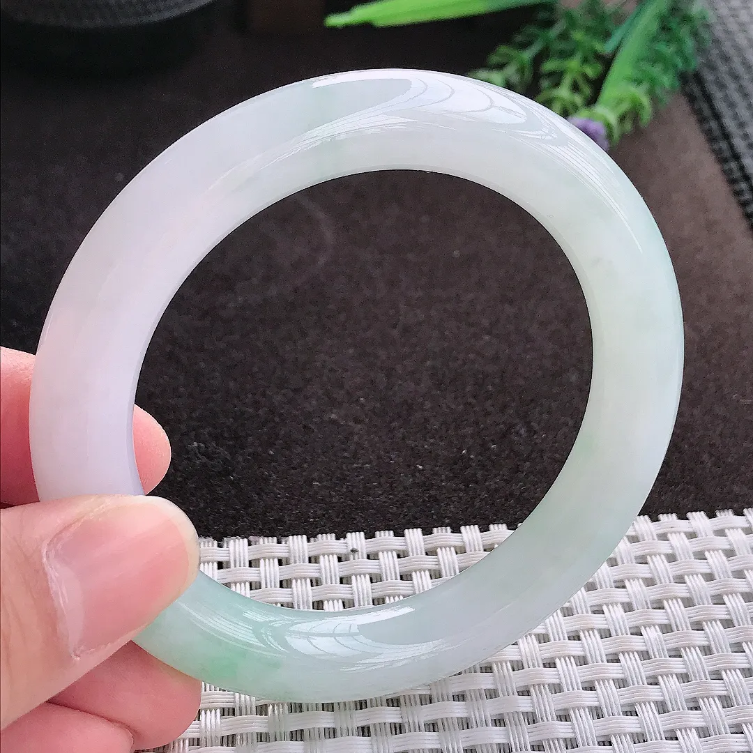 实拍A货翡翠56.5/11/10.9老坑冰胶果冻飘阳绿圆条手镯翡翠玉镯子平安镯