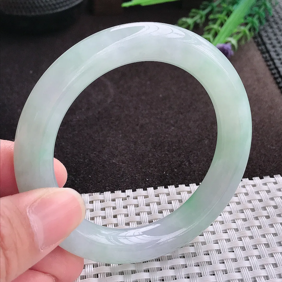 实拍A货翡翠55/11老坑冰胶水灵冰晴绿圆条手镯翡翠玉镯子平安镯